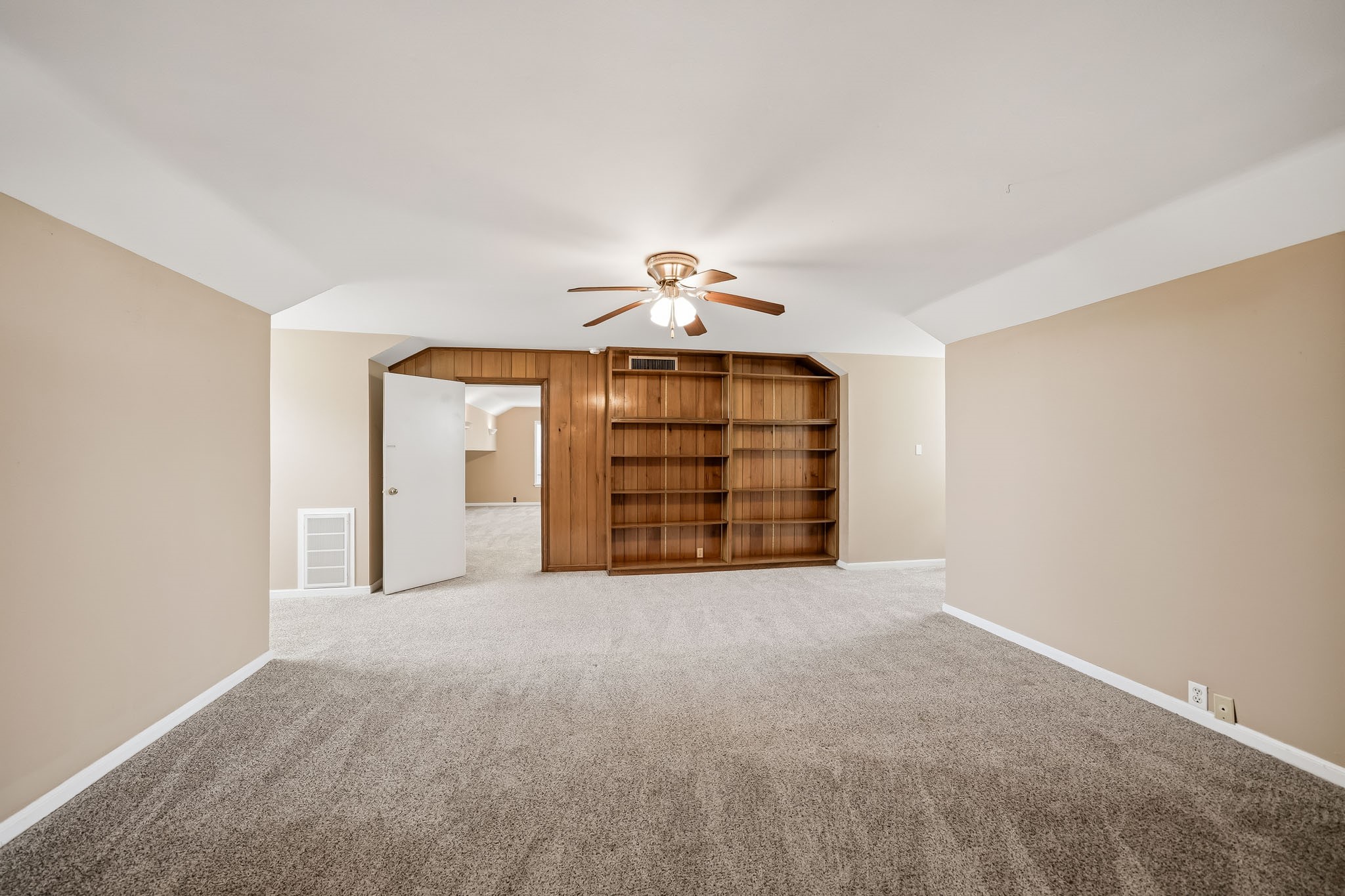 9719 I 10 Frontage Road Property Photo 18