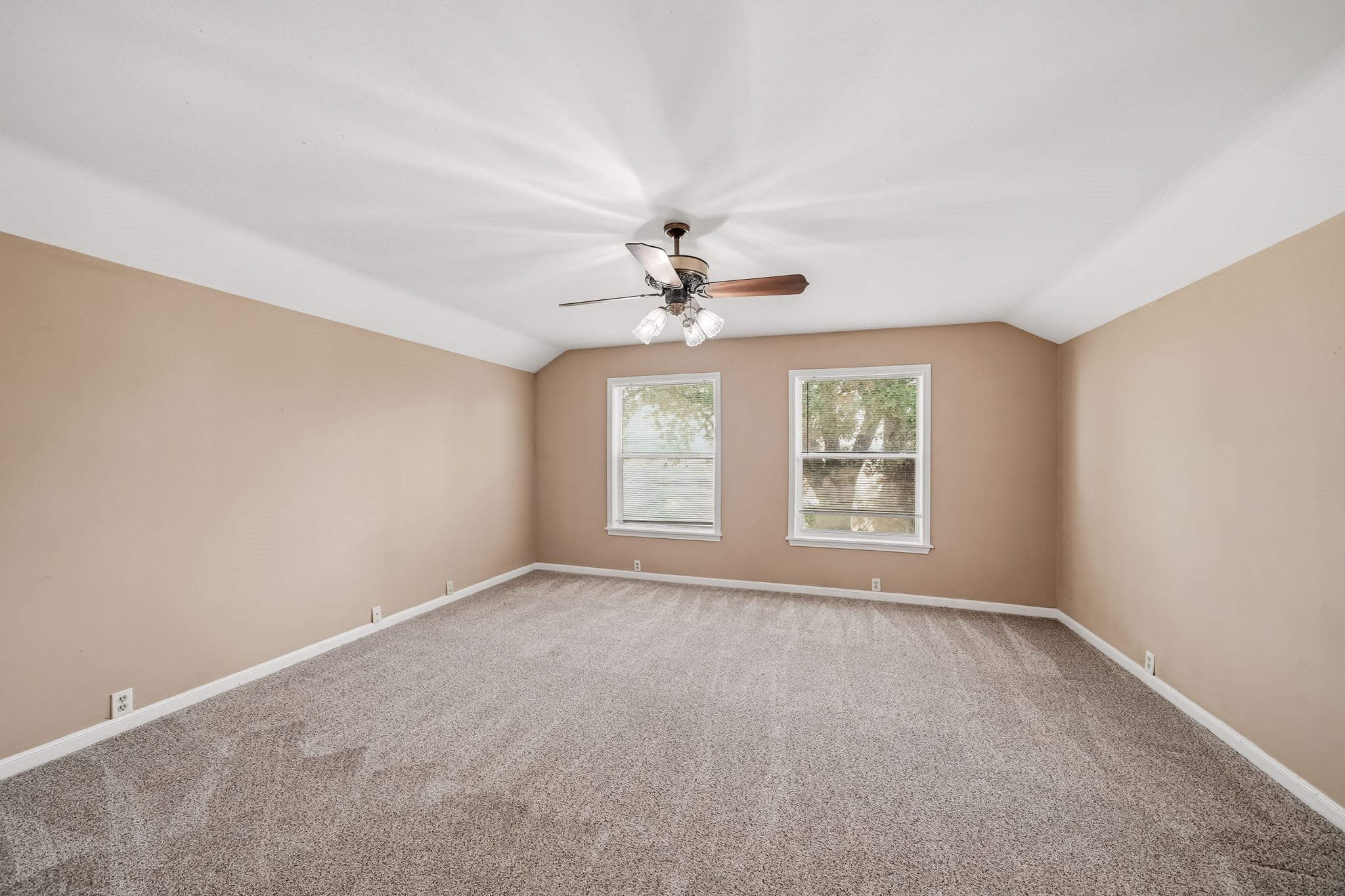 9719 I 10 Frontage Road Property Photo 21
