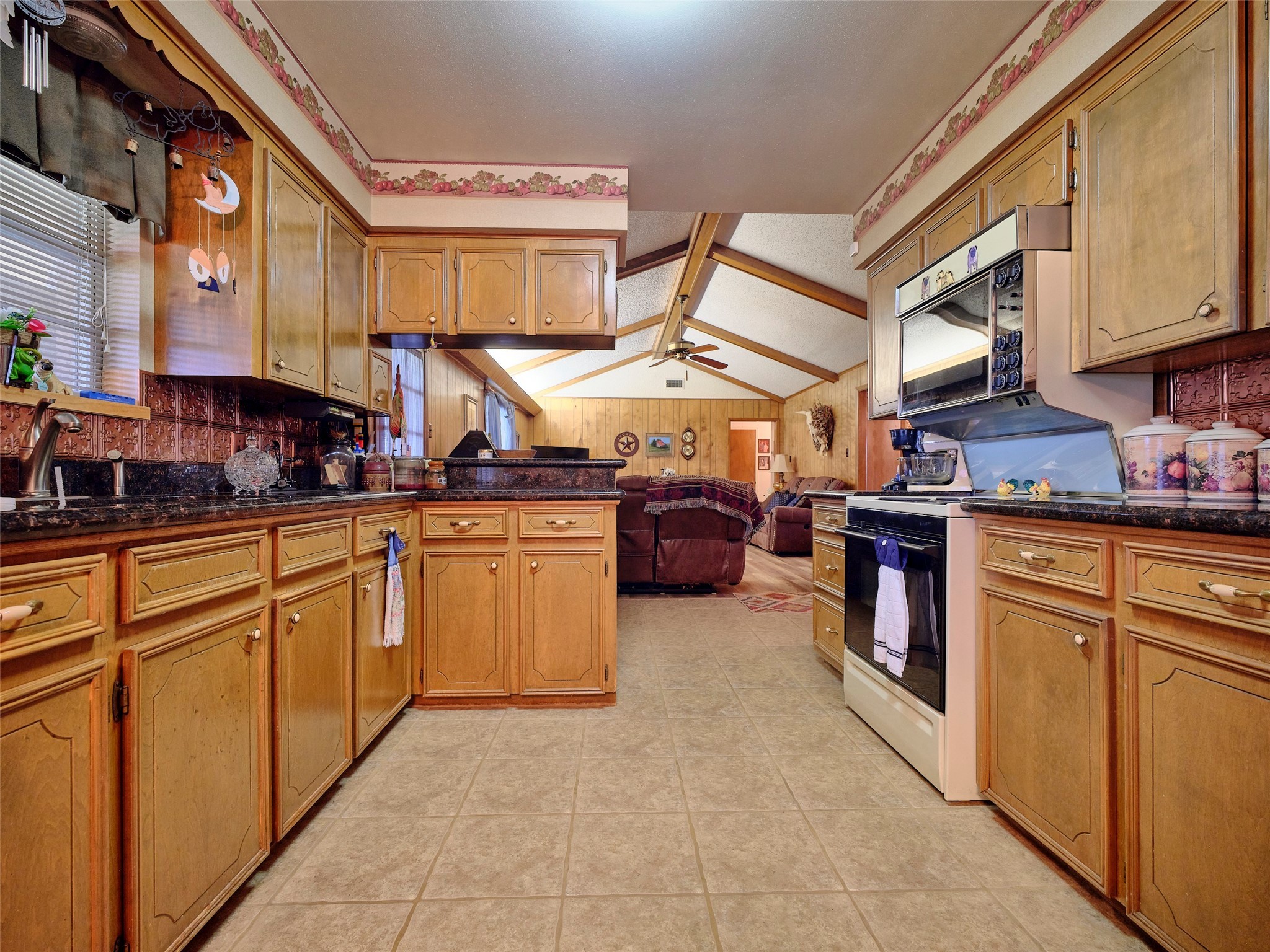 8310 Power Line Road Property Photo 23