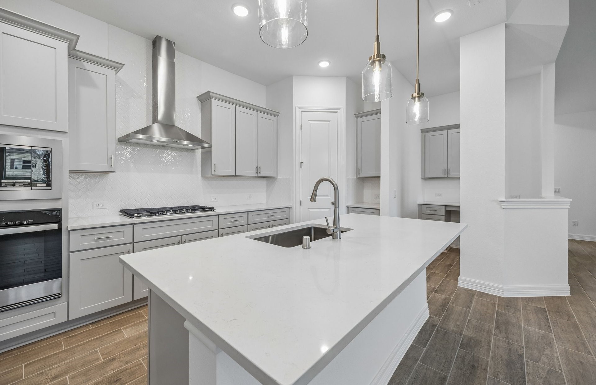 13805 Ballast Green Drive Property Photo 3