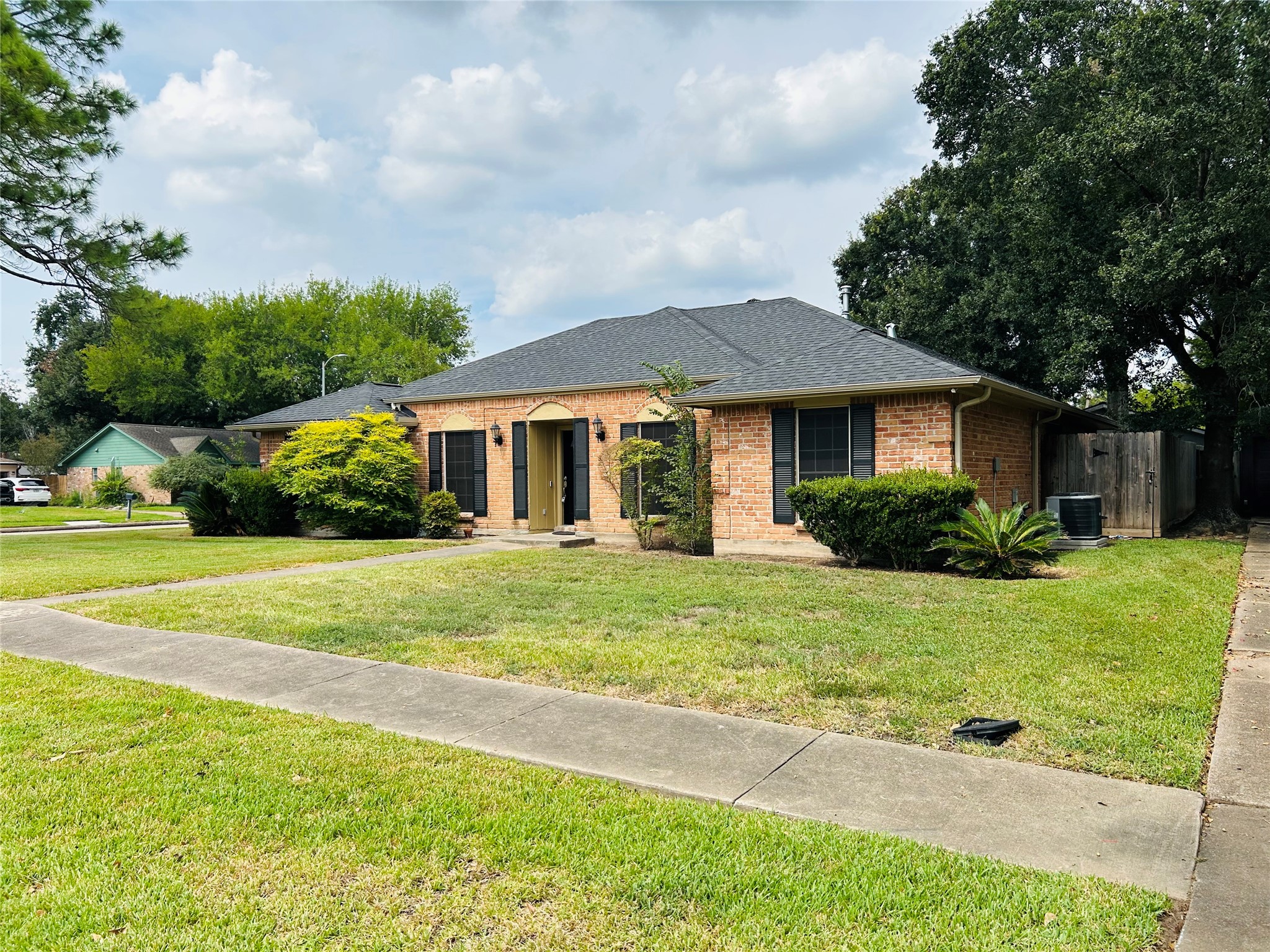 13914 Fawnbrake Drive Property Photo 3