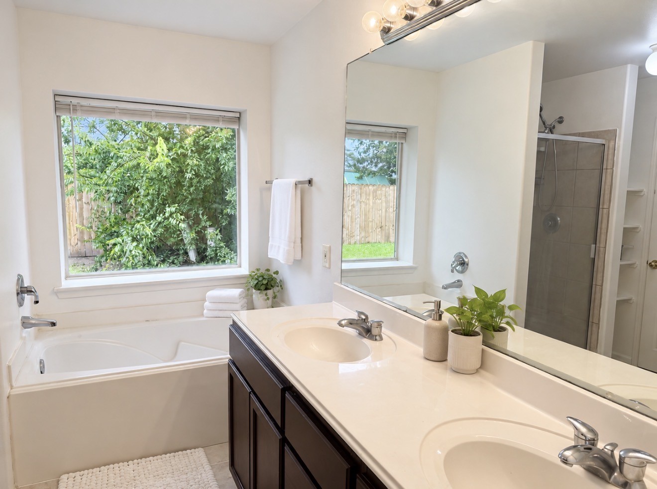 18123 Emerybrook Court Property Photo 2