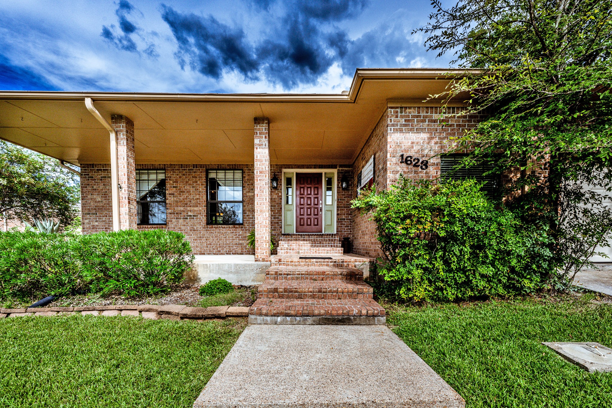 1623 Green Briar Drive Property Photo 1
