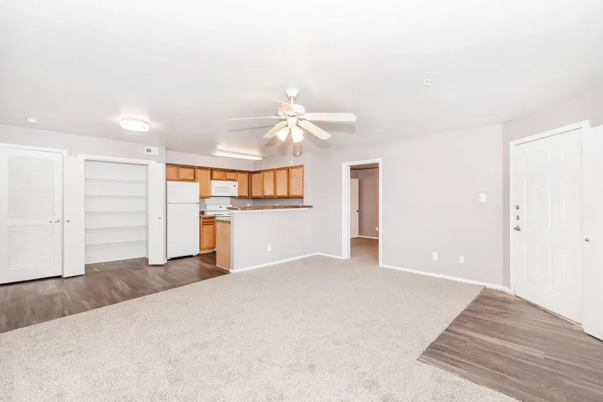 12151 N Interstate Hwy 35 B1 Property Photo 6