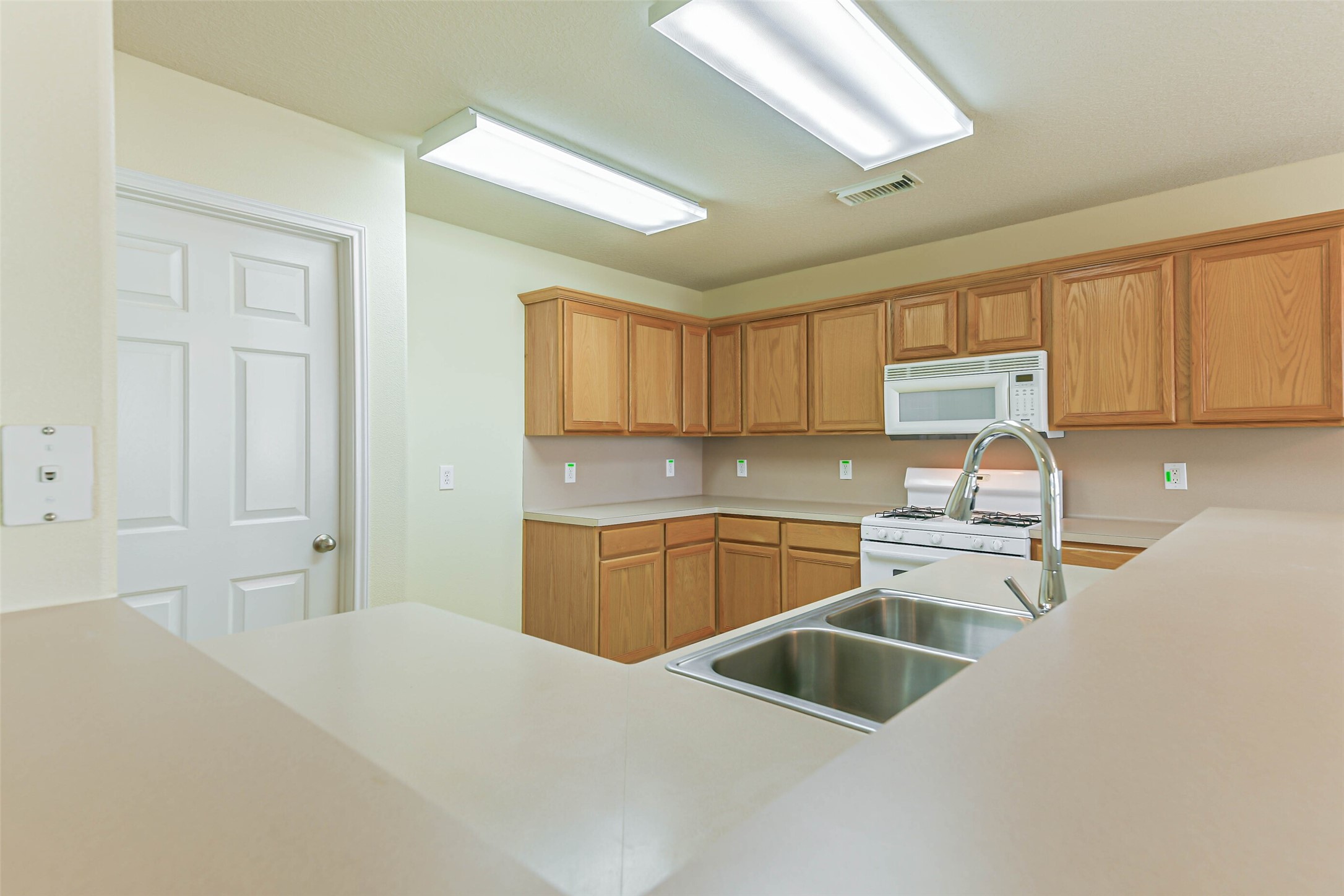 5329 Morgan Oak Drive Property Photo 6