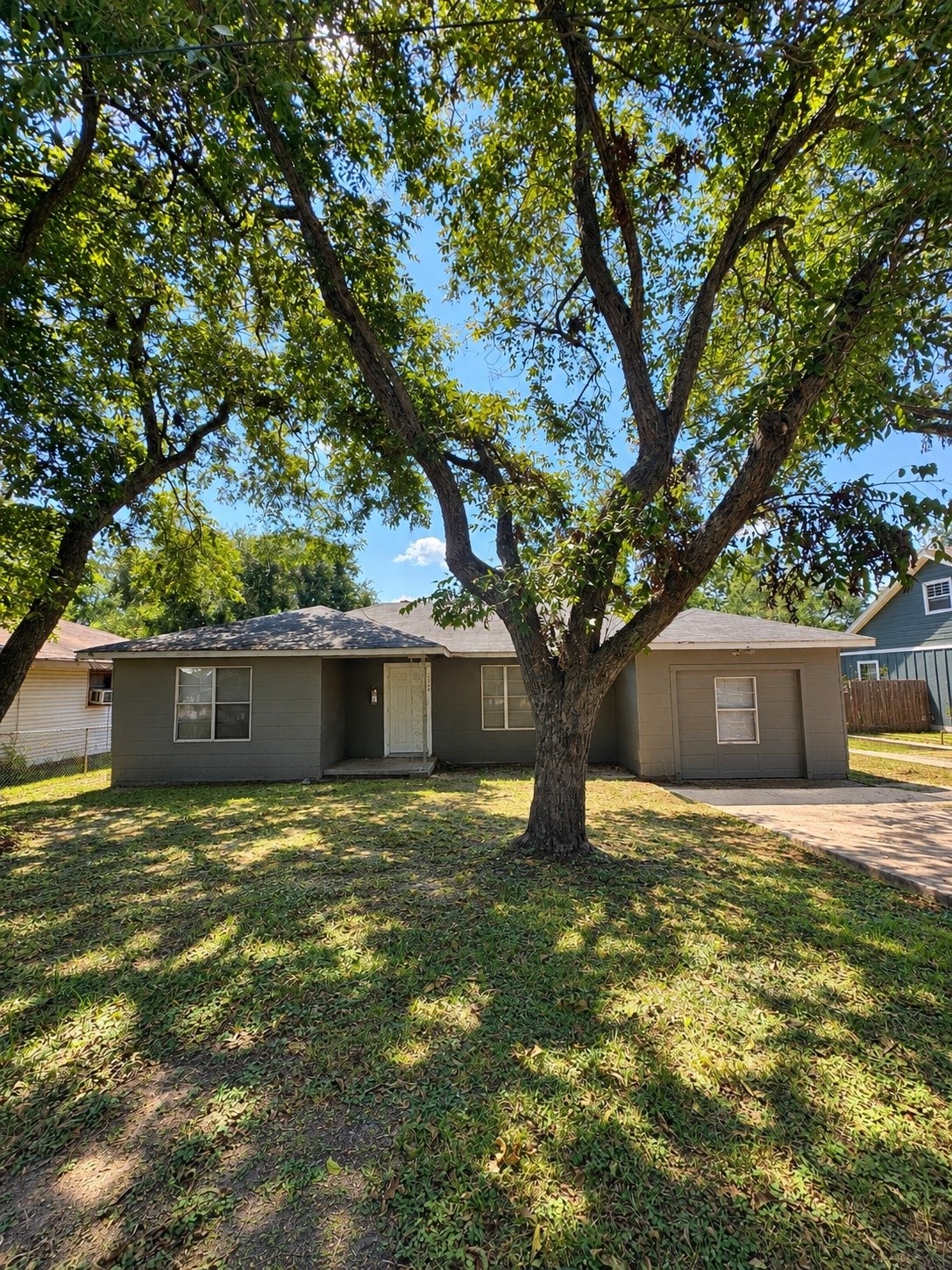 1006 Barnhill Property Photo 1