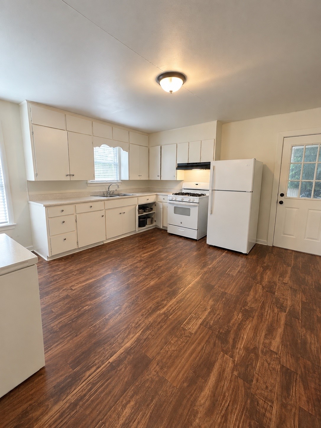 1006 Barnhill Property Photo 2