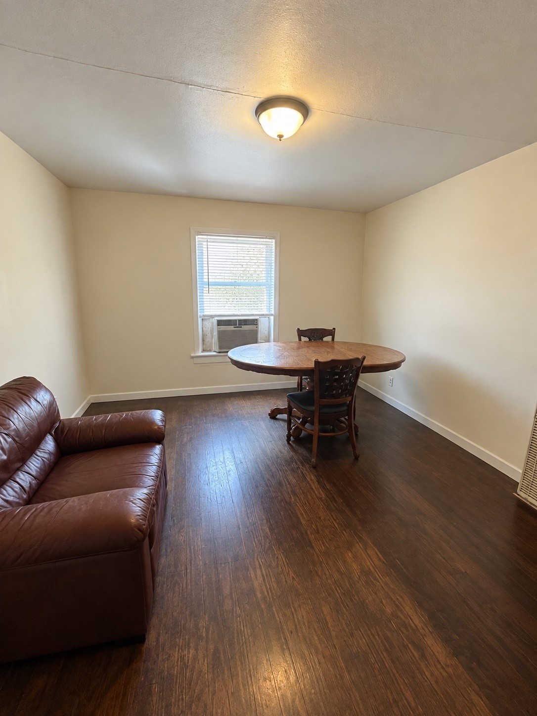 1006 Barnhill Property Photo 4