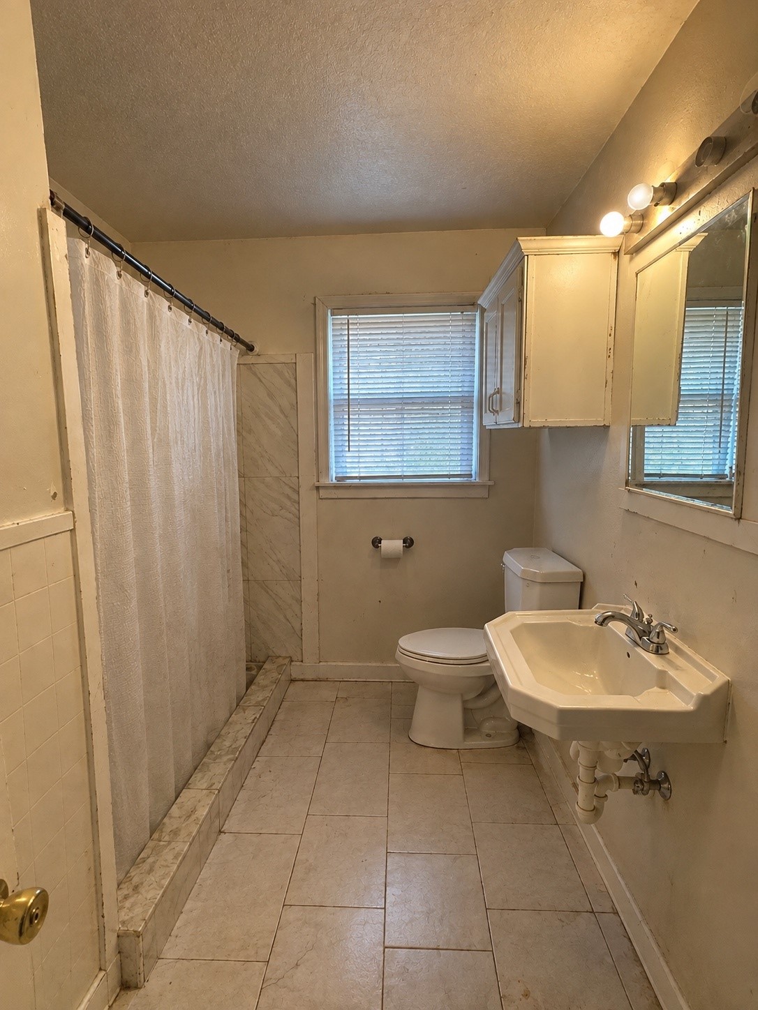 1006 Barnhill Property Photo 7