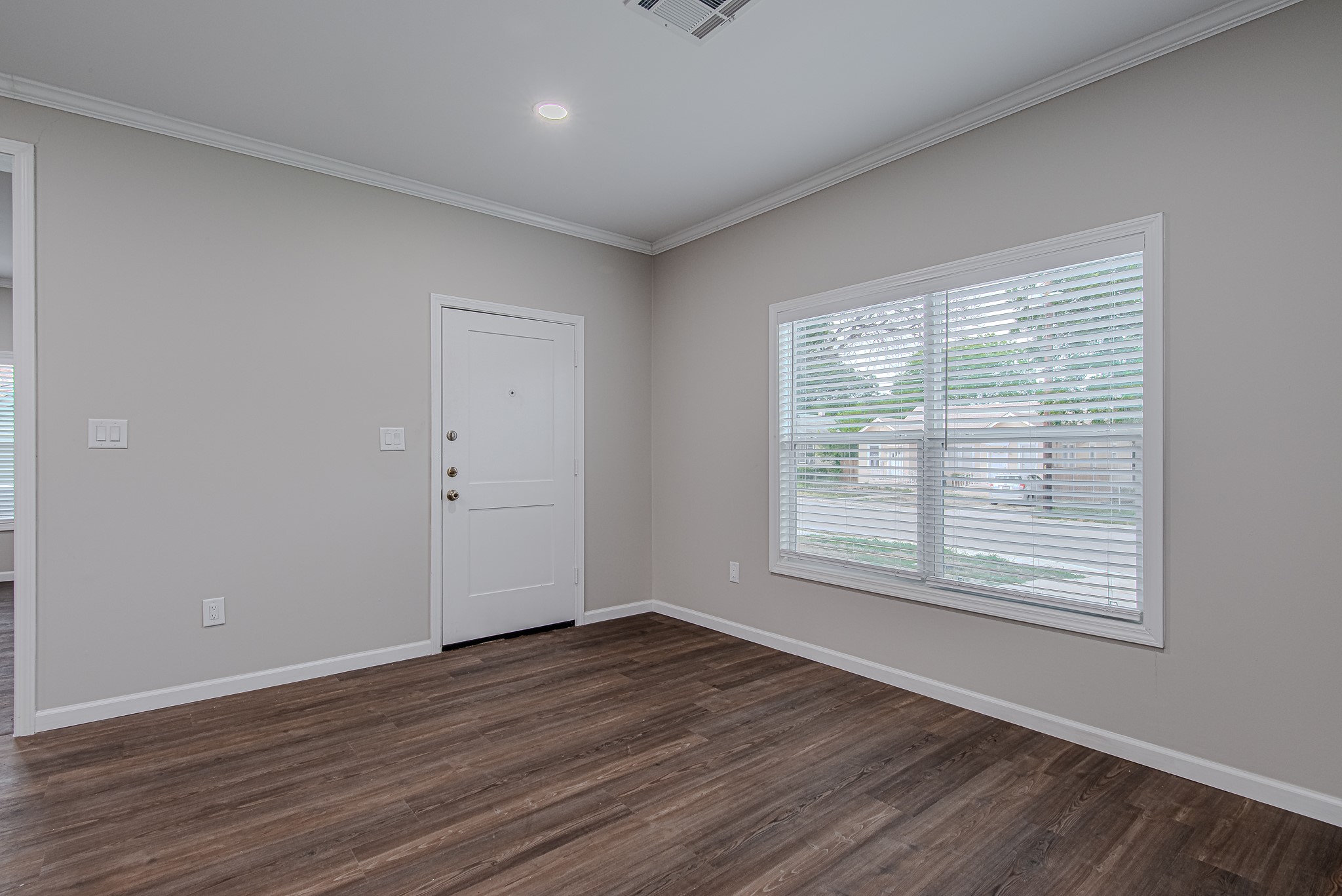 414 Canton Property Photo 5