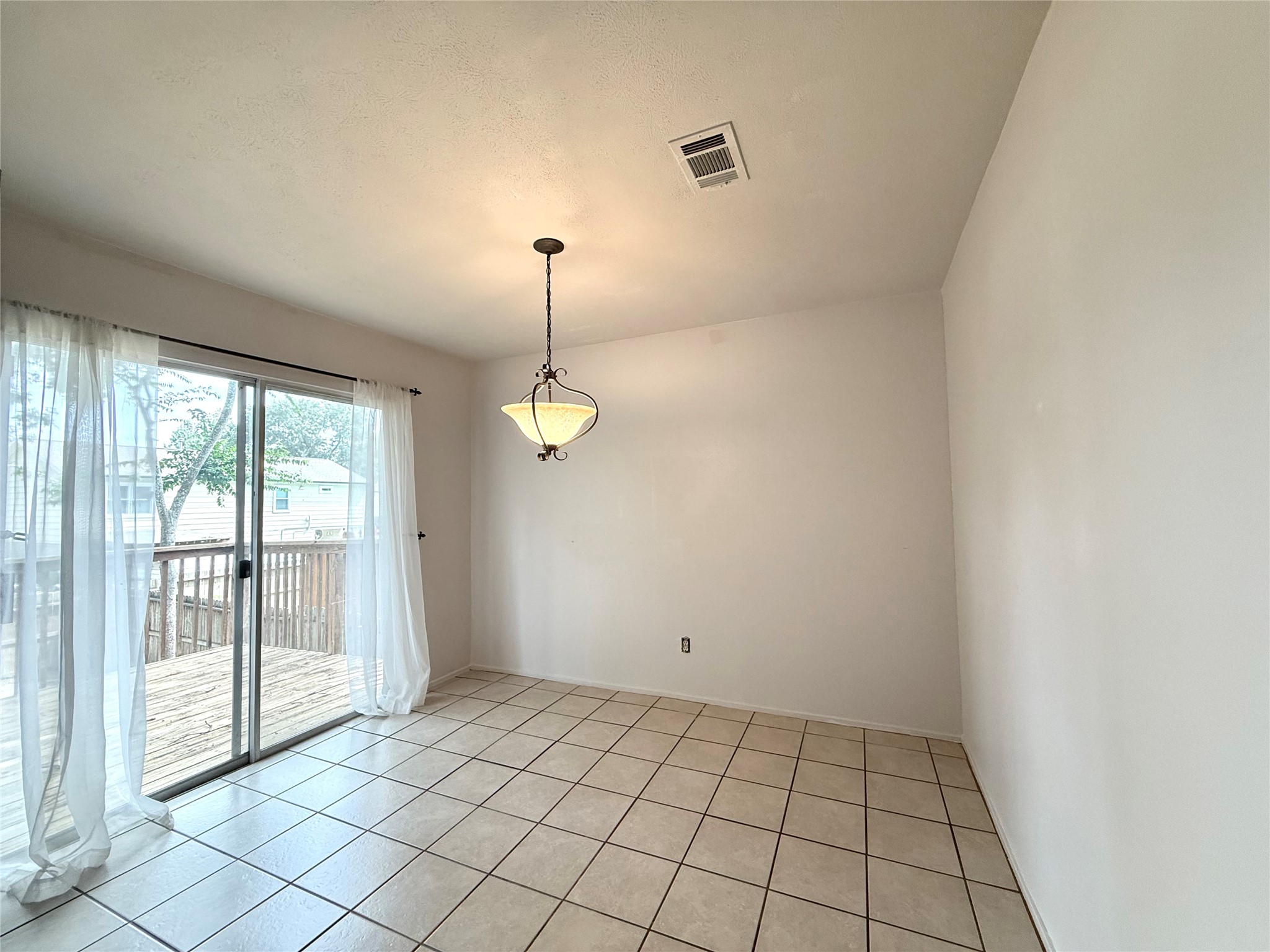 2334 Trailing Vine Road Property Photo 4
