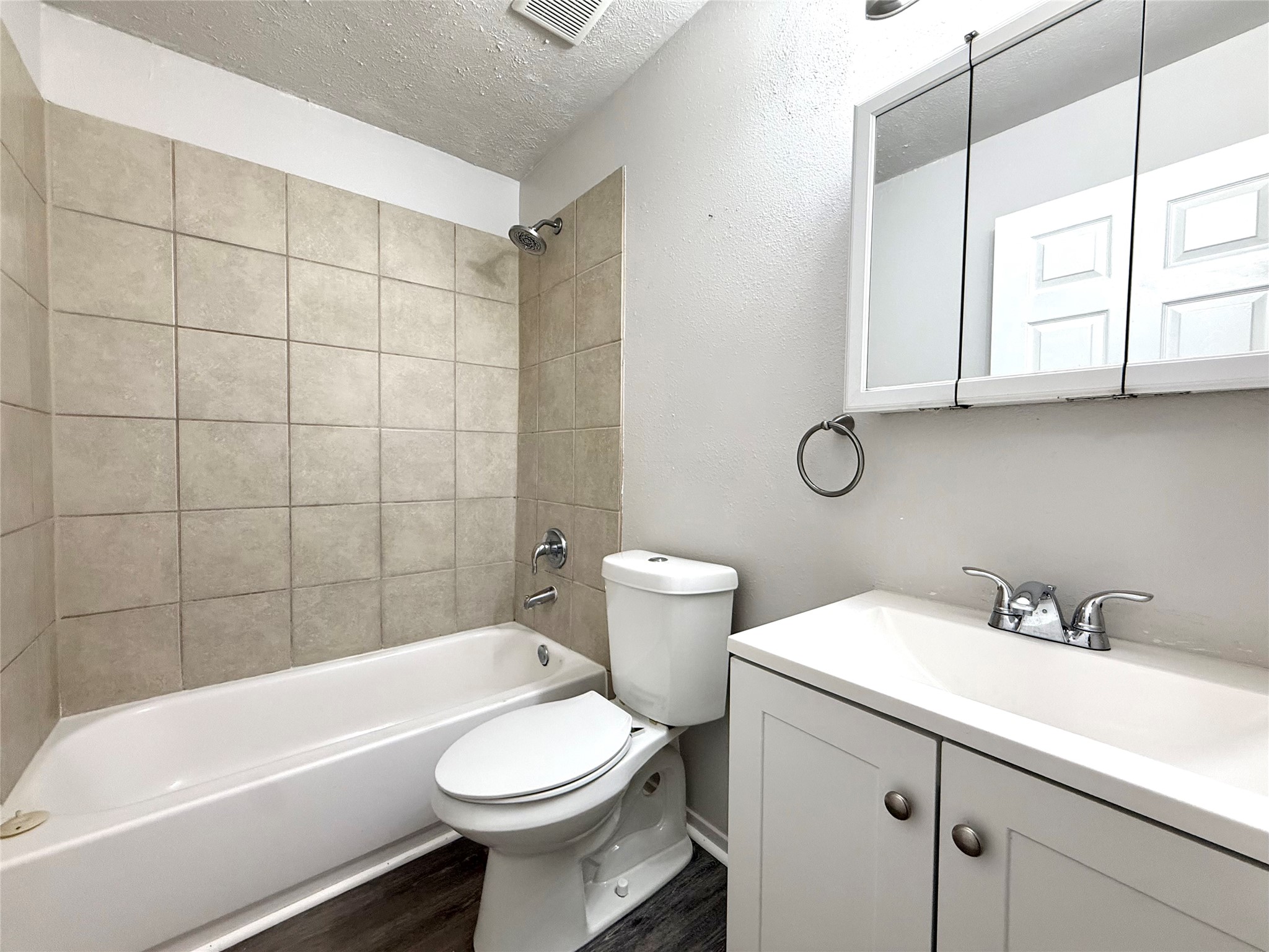 2334 Trailing Vine Road Property Photo 8