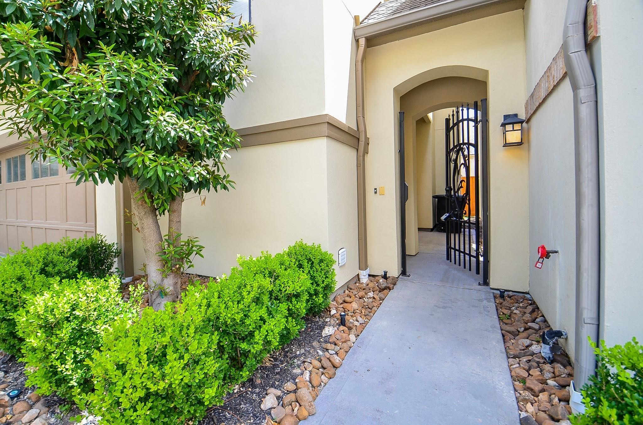 2217 Nantucket Drive Property Photo 4