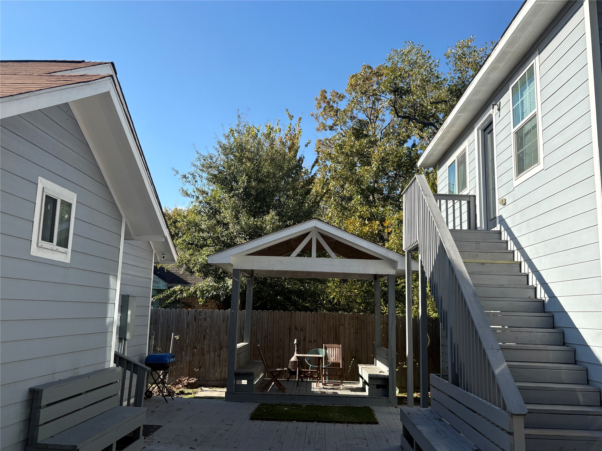 3021 Gray Street Property Photo 4