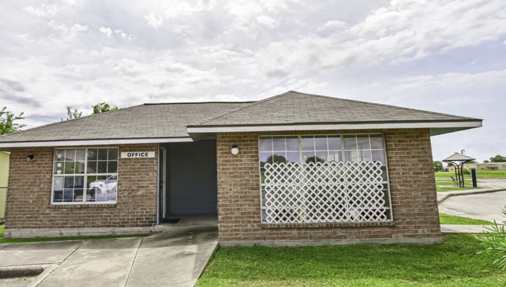 100 Justin Way Property Photo 6