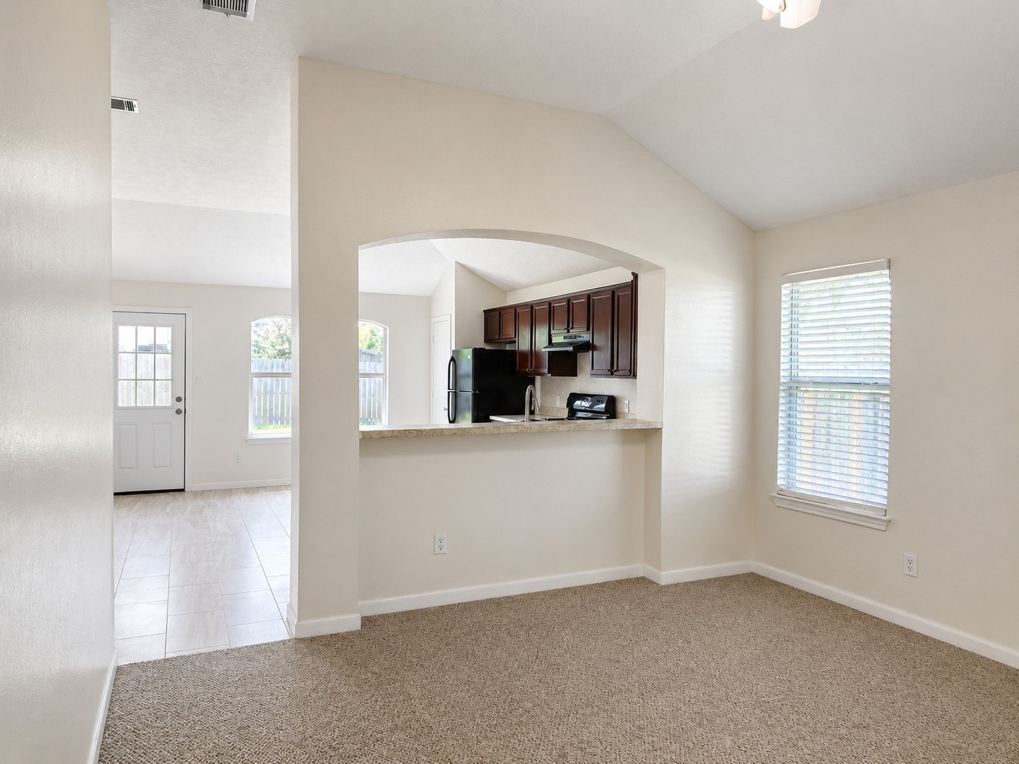 1711 Dixon Lane Property Photo 3