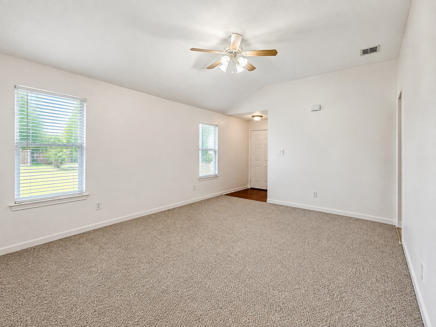 1711 Dixon Lane Property Photo 4