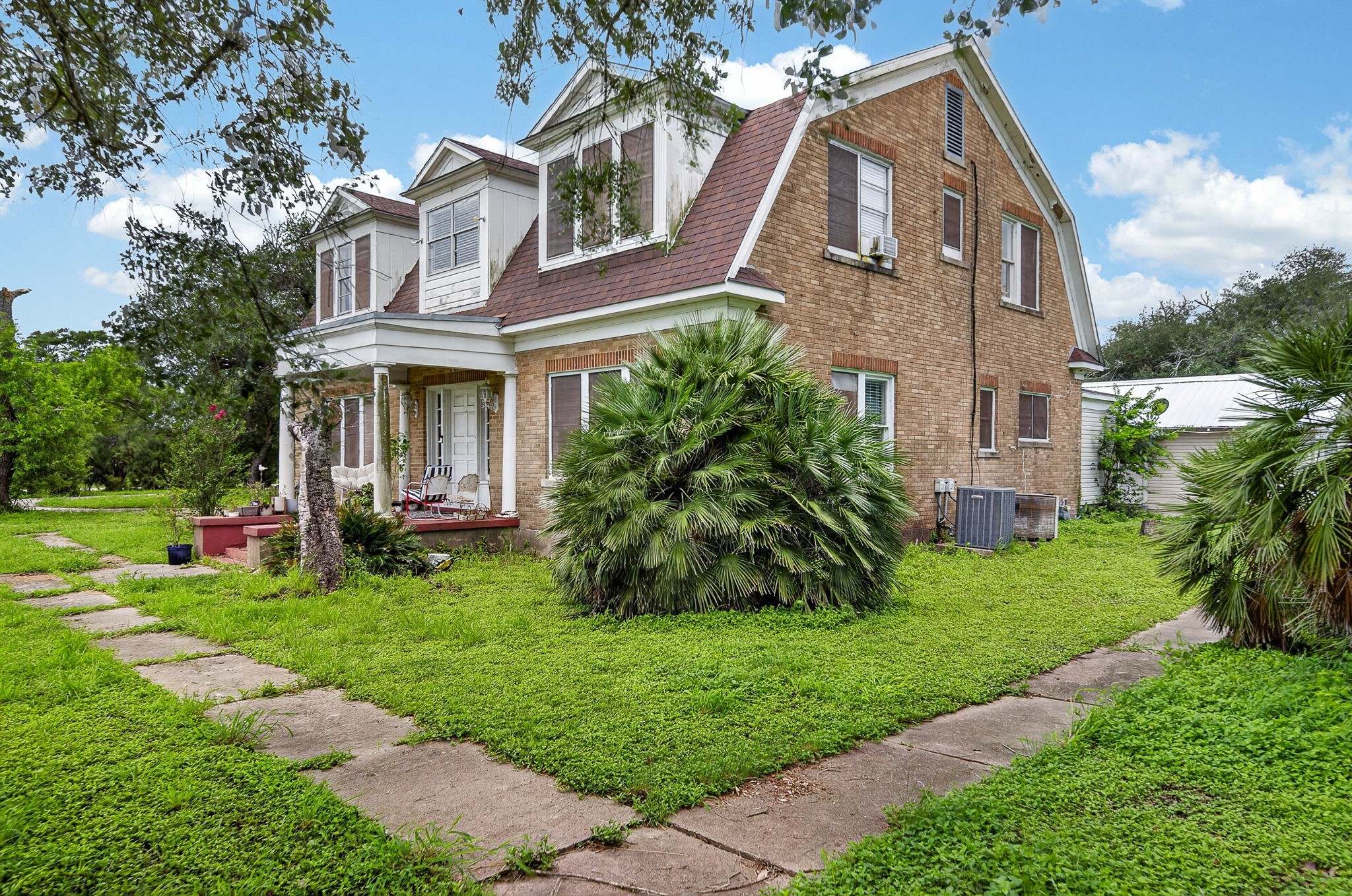 119 E Houston Street Property Photo 2