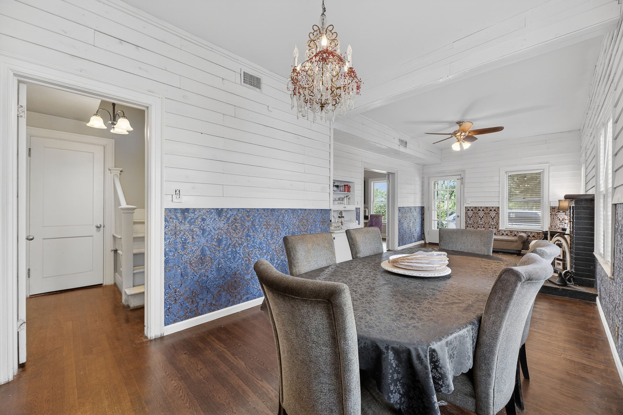 119 E Houston Street Property Photo 8