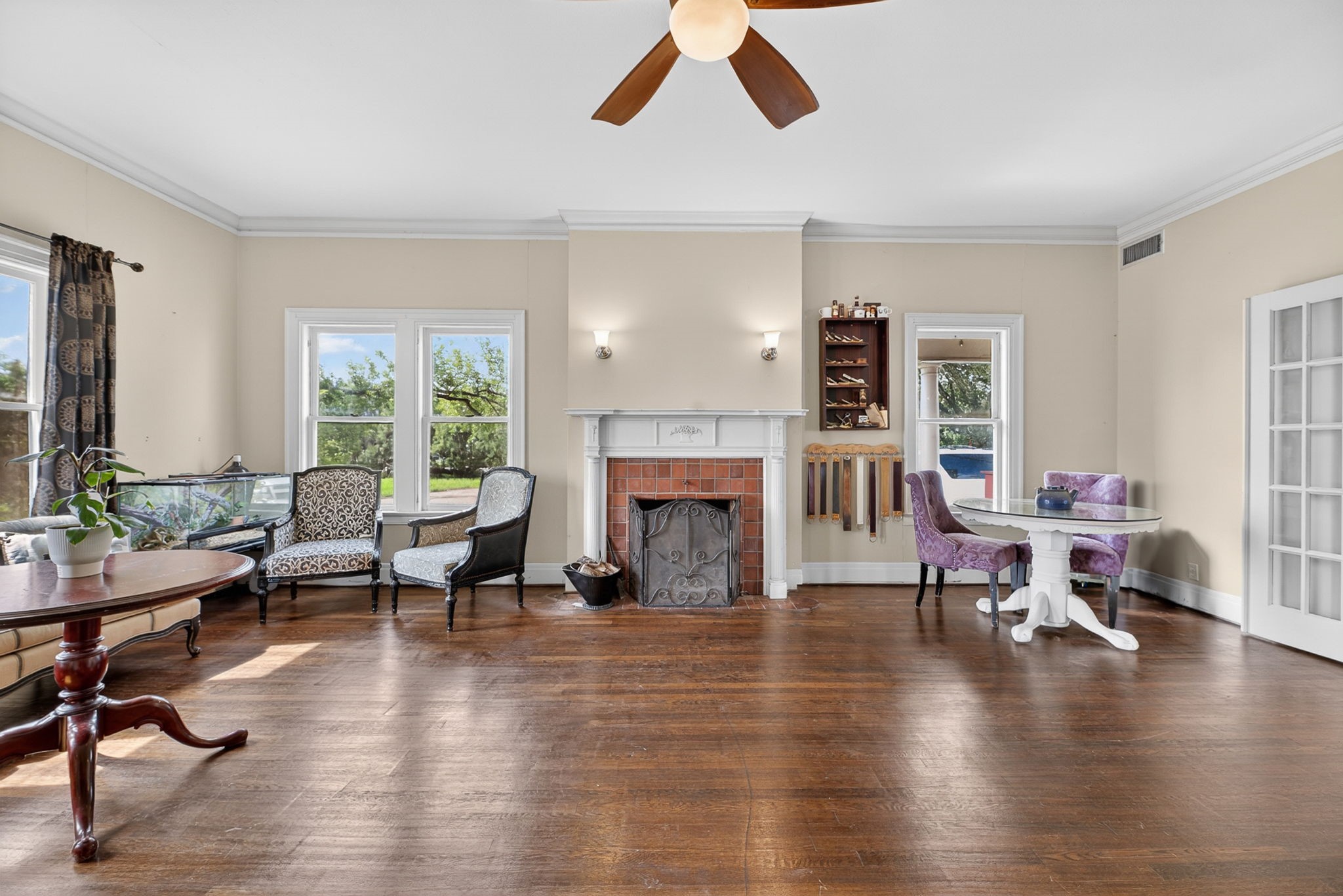 119 E Houston Street Property Photo 10