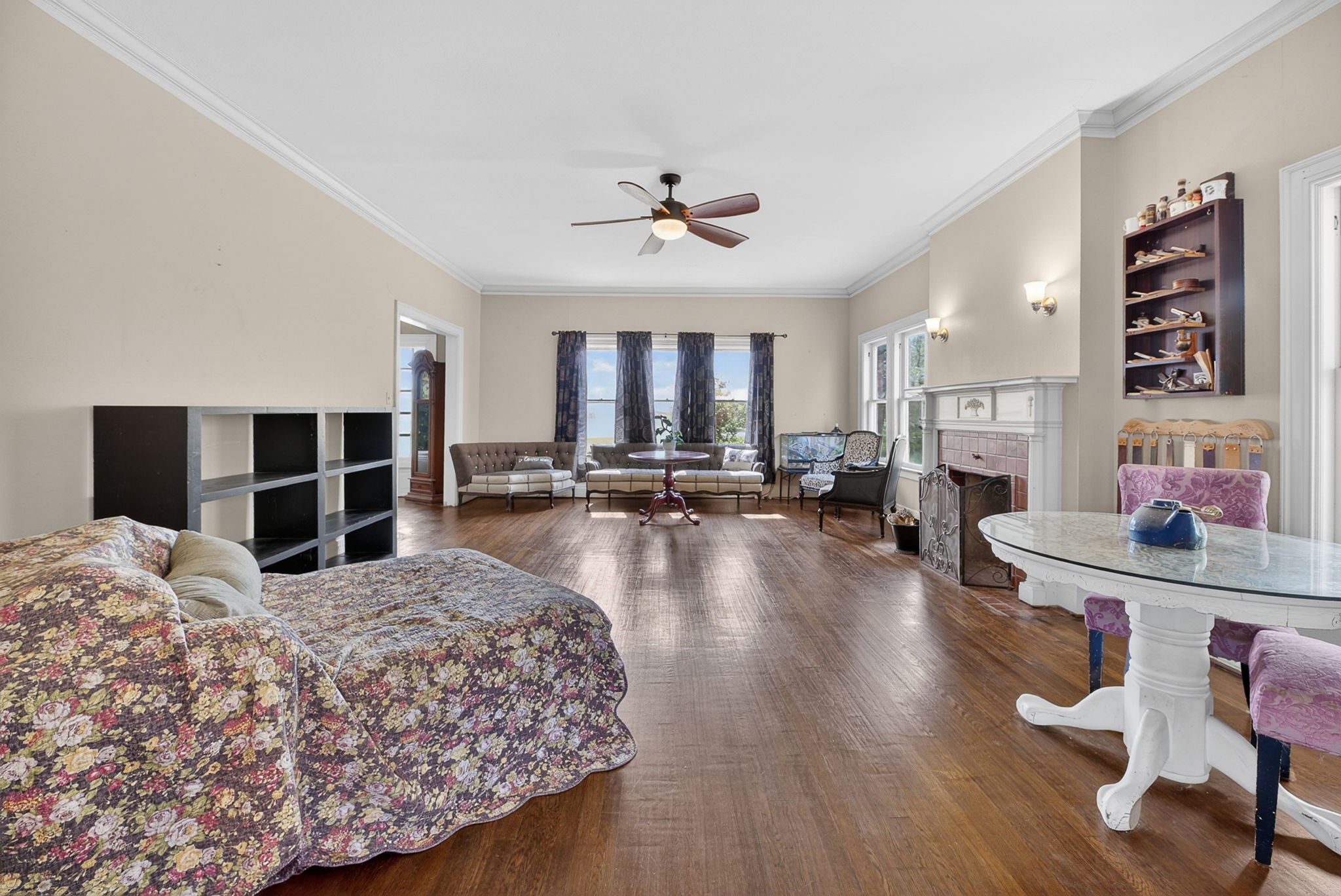 119 E Houston Street Property Photo 11