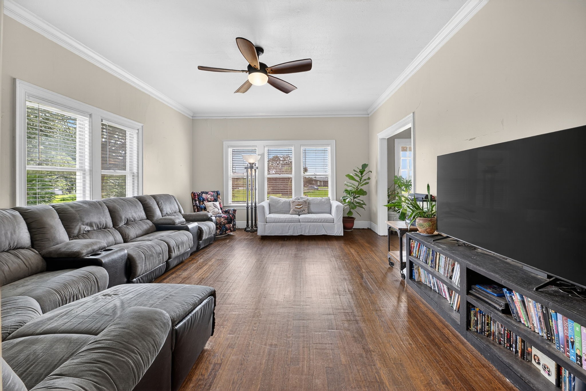 119 E Houston Street Property Photo 14
