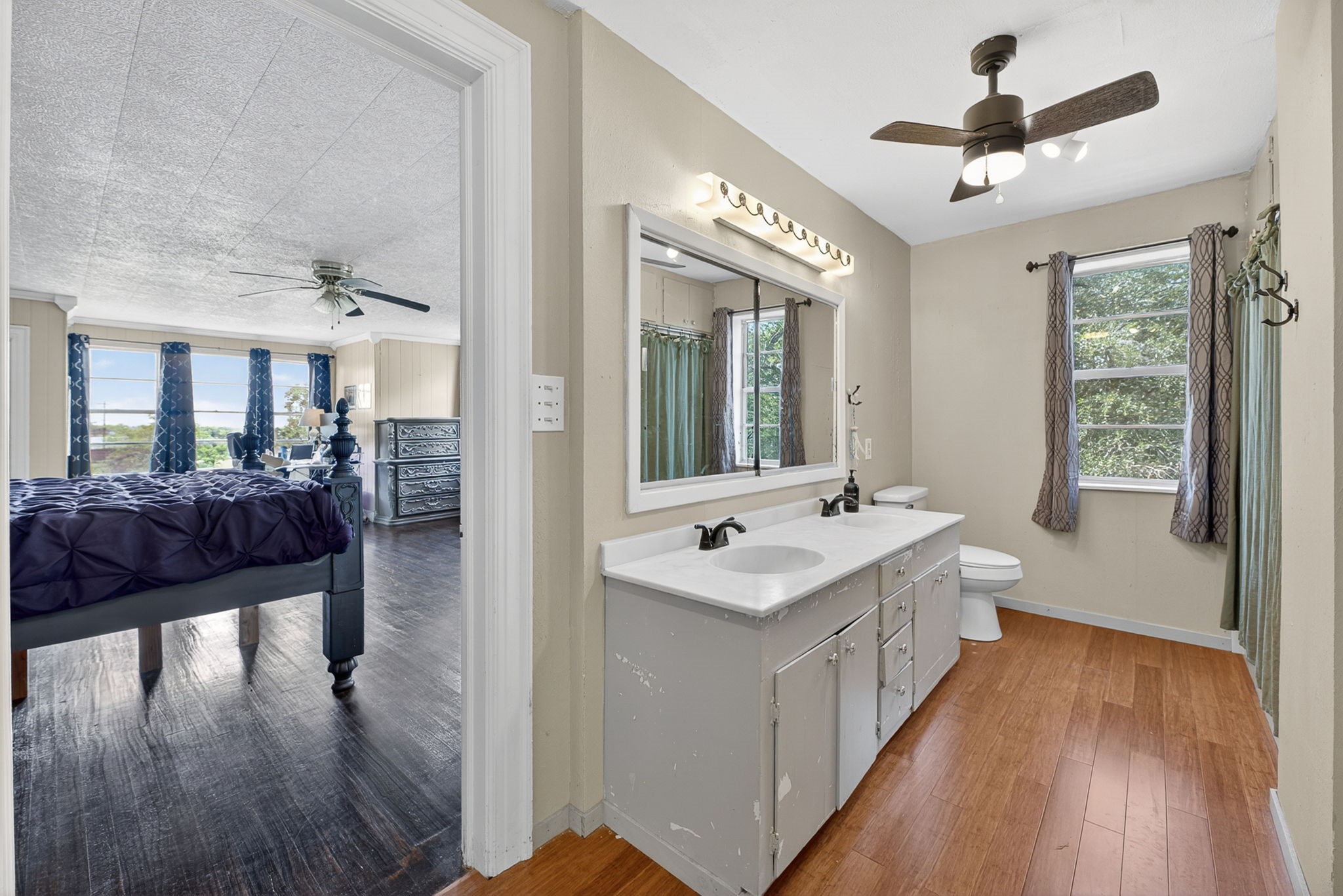 119 E Houston Street Property Photo 26