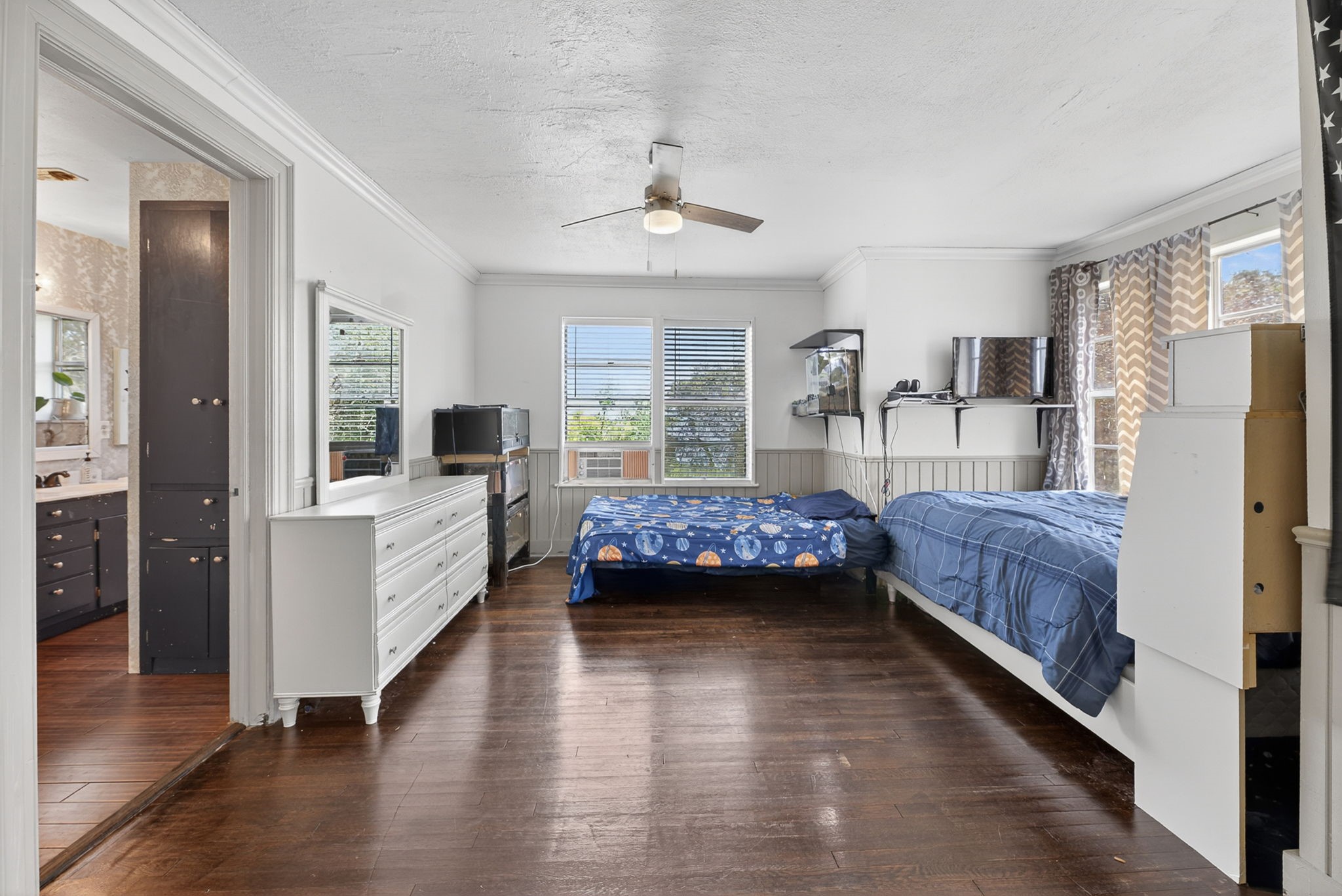 119 E Houston Street Property Photo 28