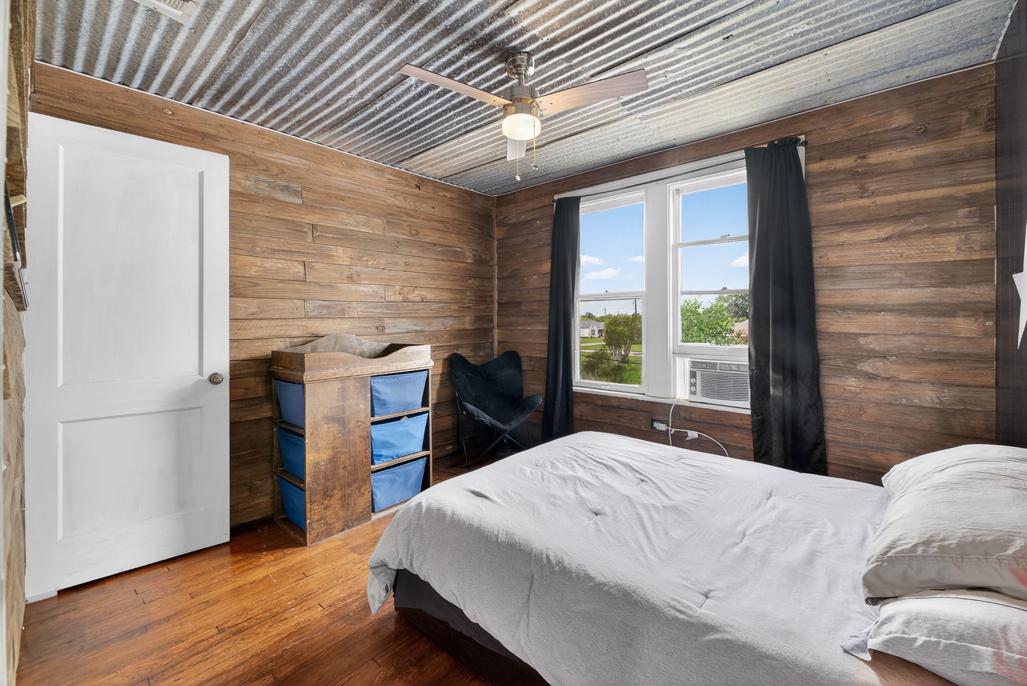 119 E Houston Street Property Photo 33