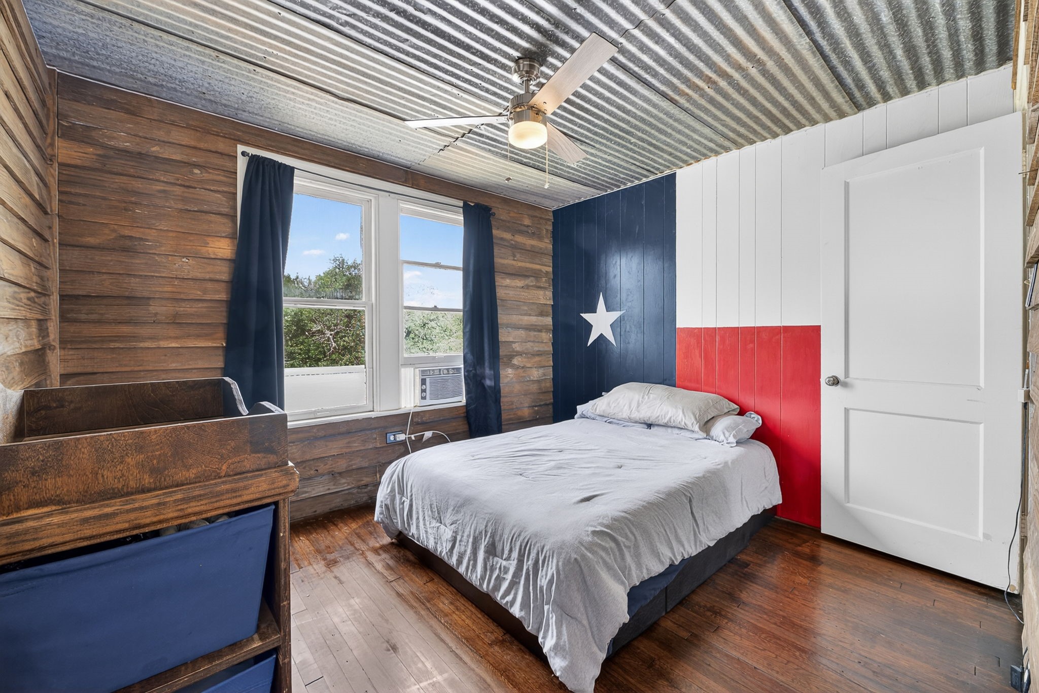 119 E Houston Street Property Photo 34