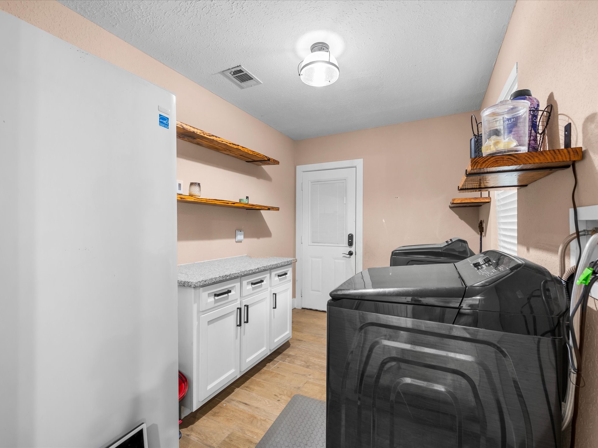 15493 Stoltje Drive Property Photo 23
