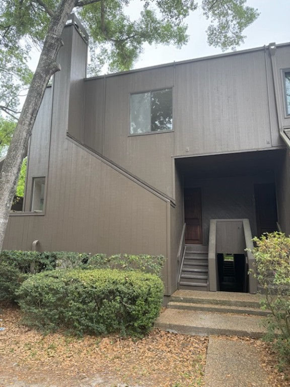 100 Litchfield Lane Property Photo 1
