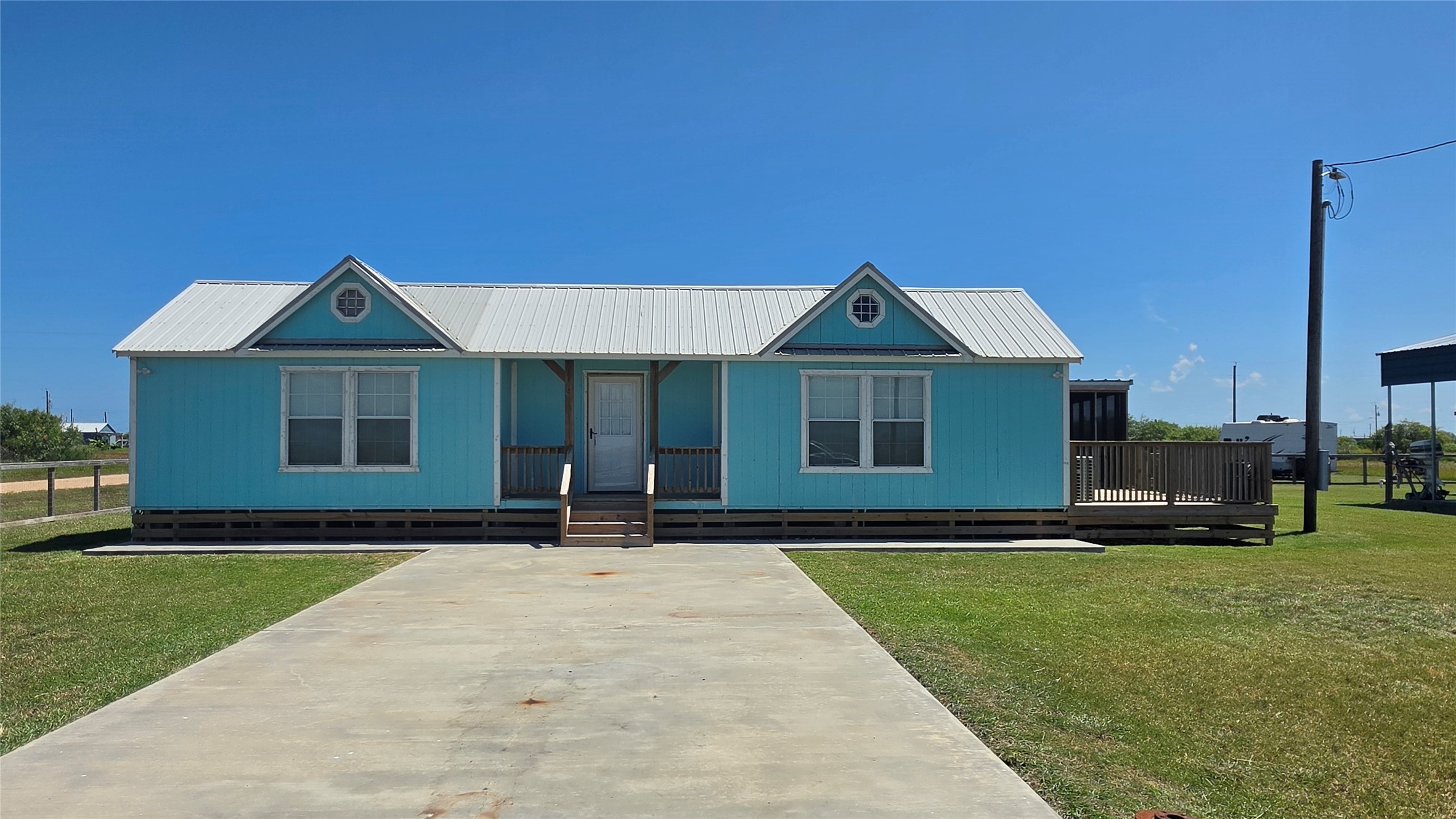 238 Ladyfish Road Property Photo 1