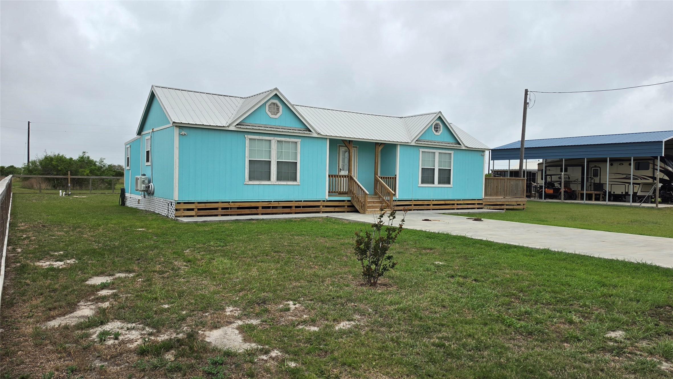 238 Ladyfish Road Property Photo 2