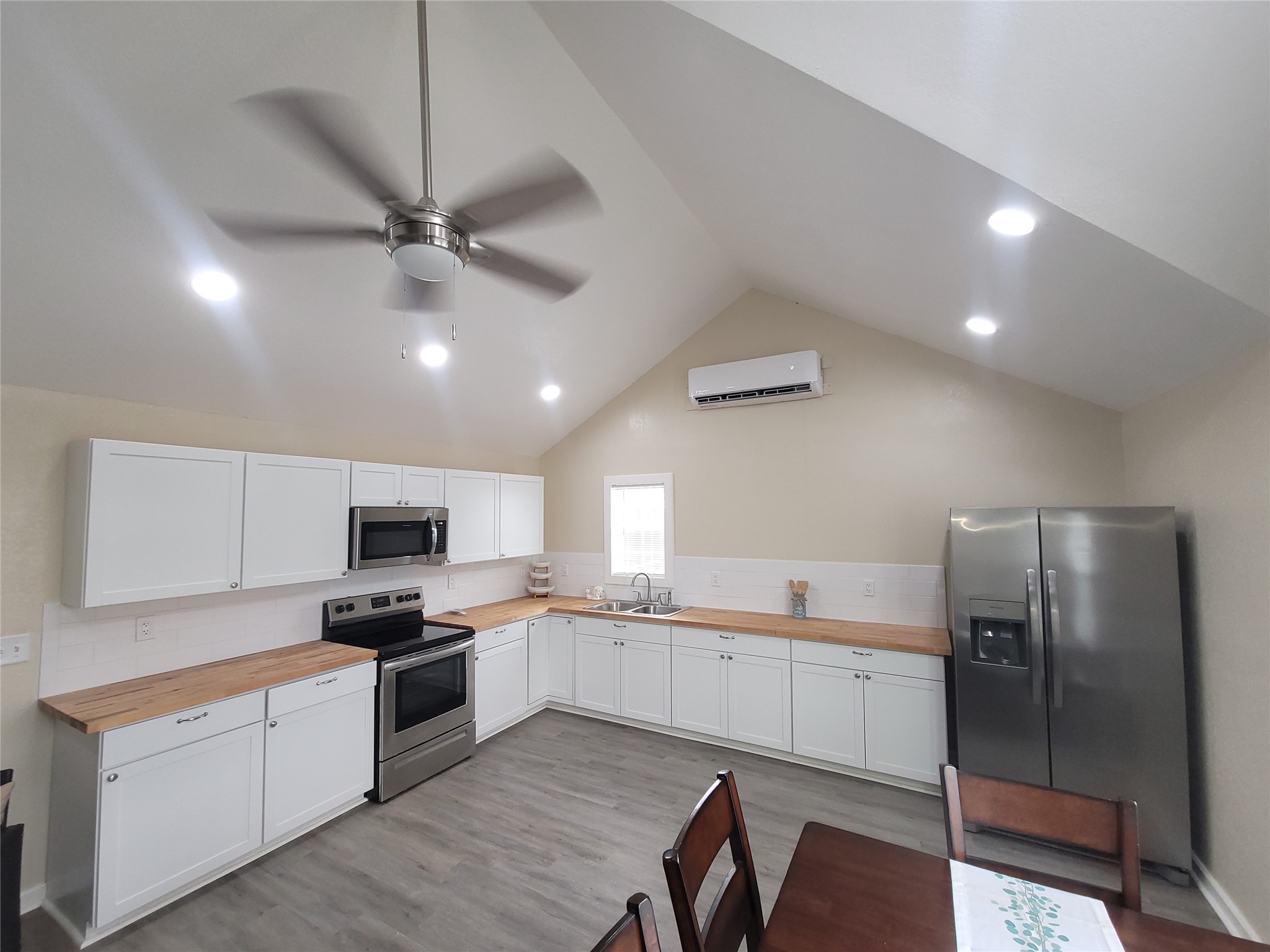 238 Ladyfish Road Property Photo 3