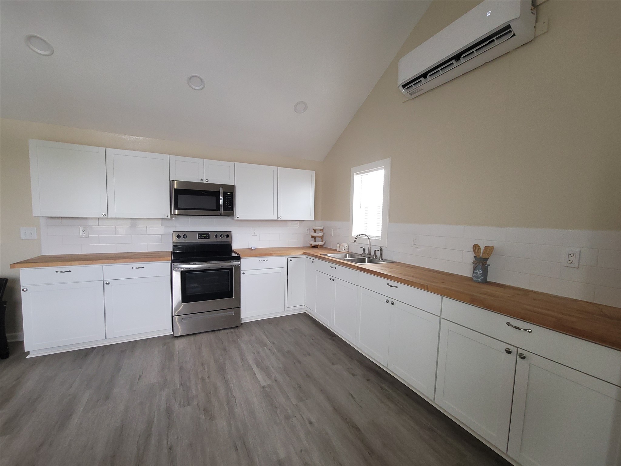 238 Ladyfish Road Property Photo 4