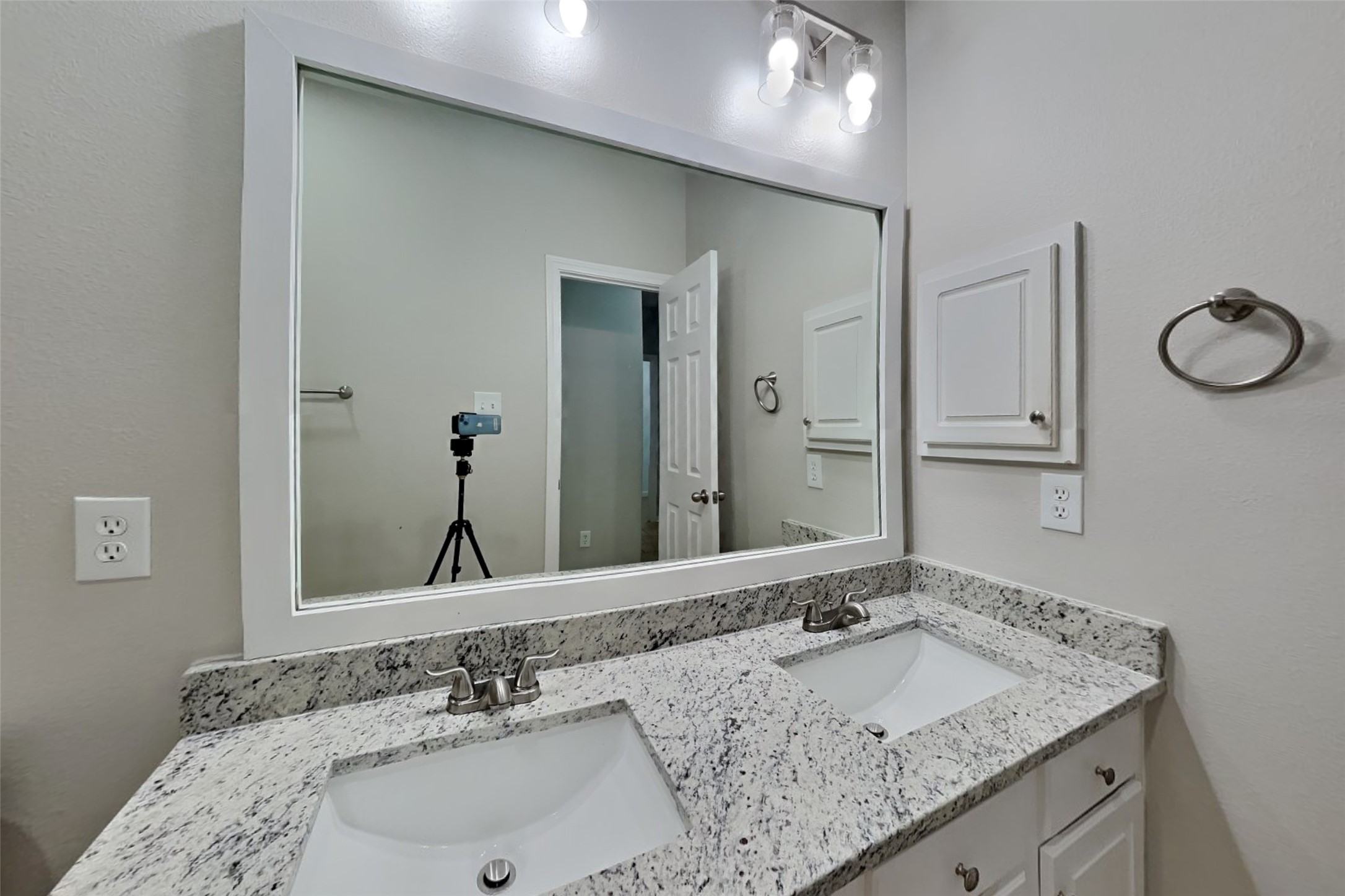 20743 Oakhurst Park Drive Property Photo 18