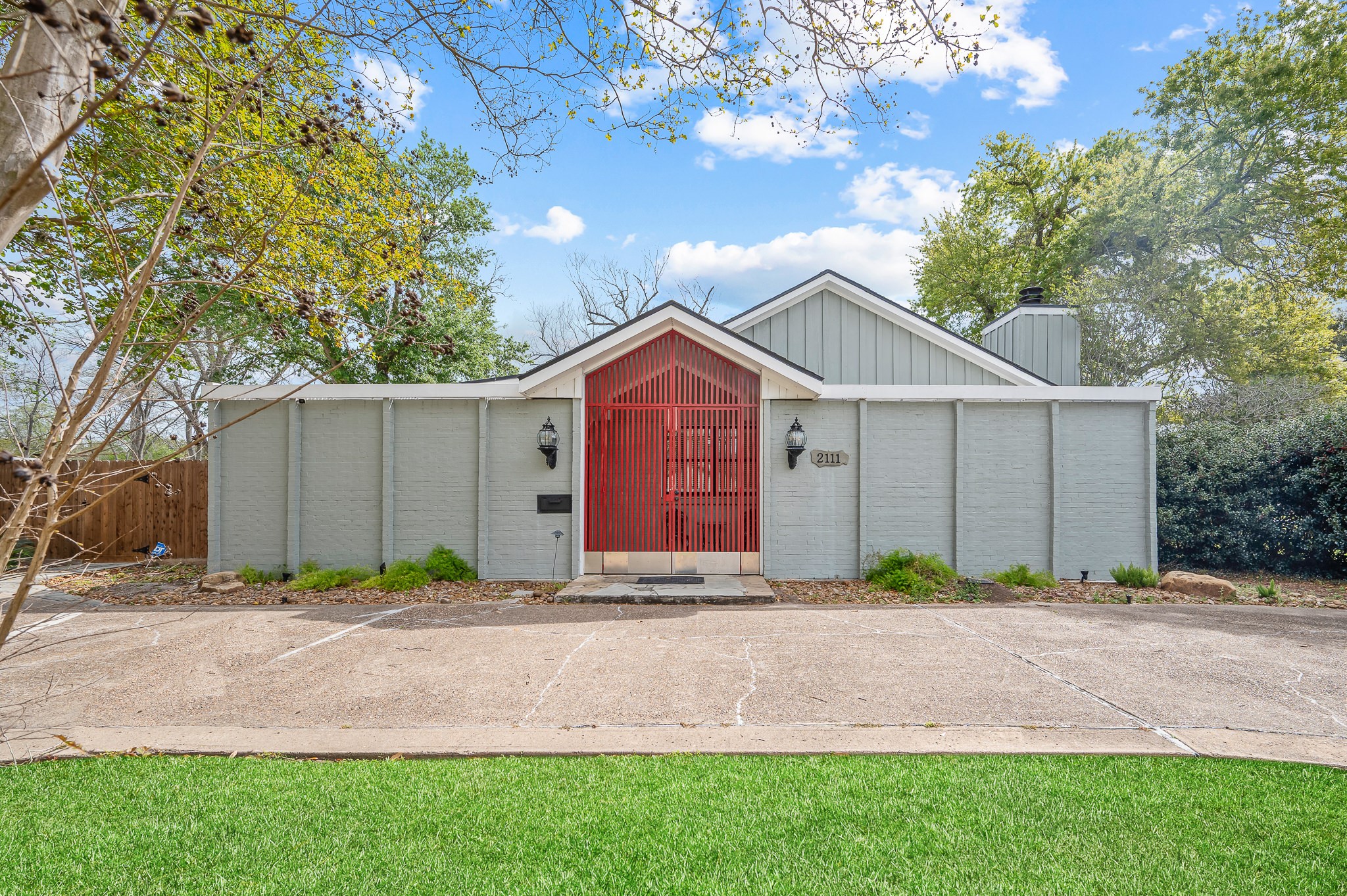 2111 N Galveston Avenue Property Photo 2