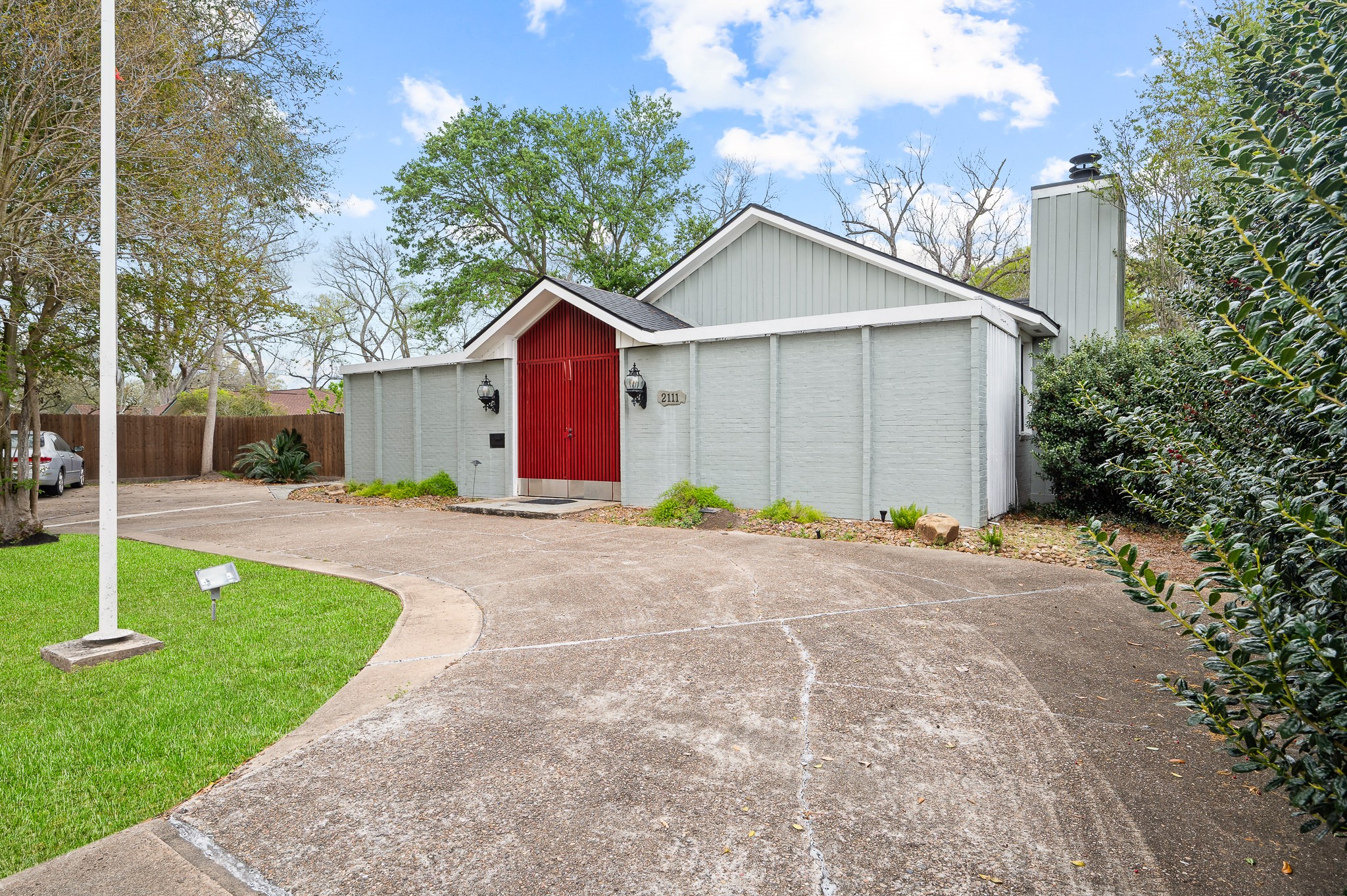 2111 N Galveston Avenue Property Photo 3