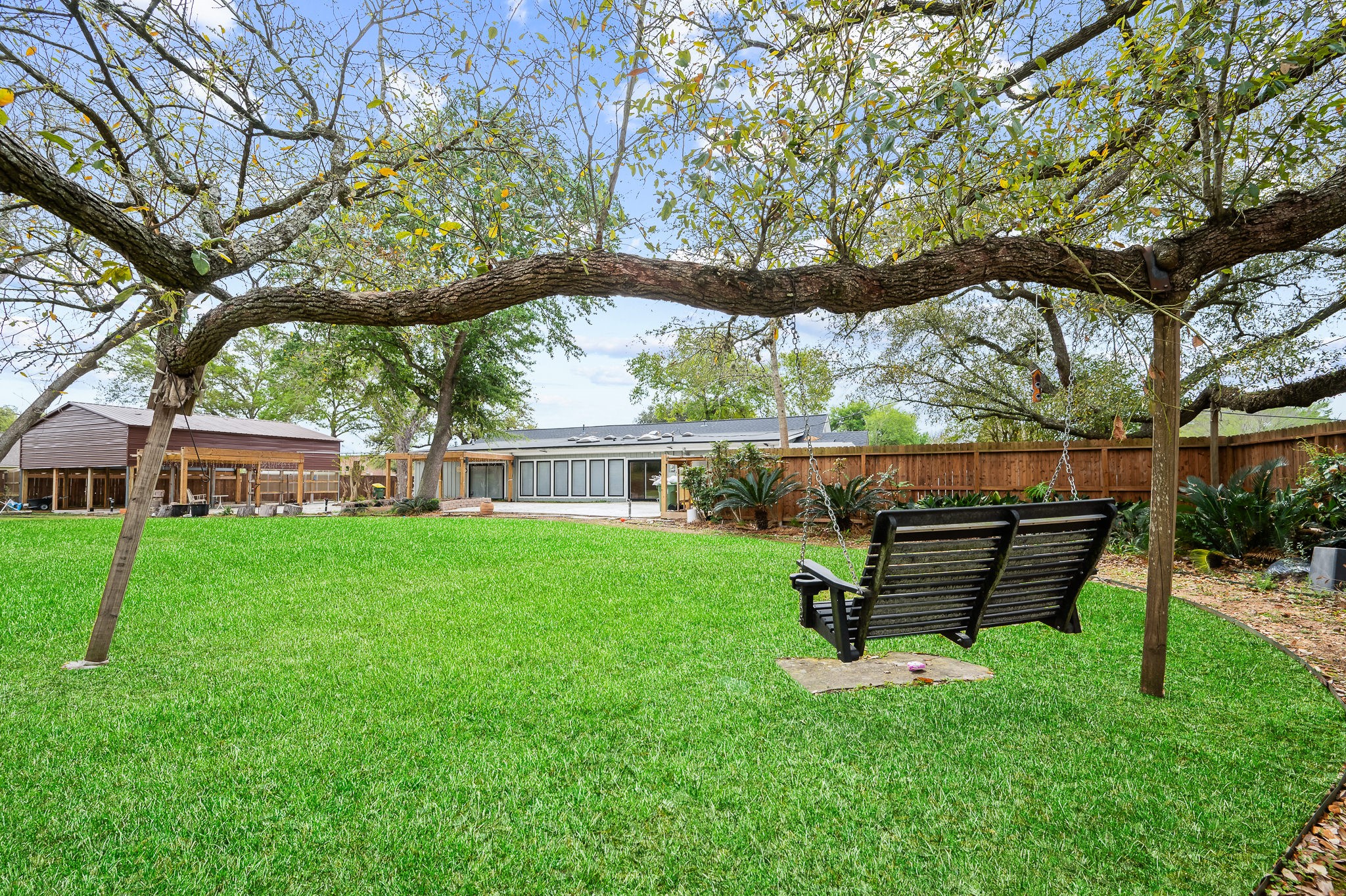 2111 N Galveston Avenue Property Photo 4