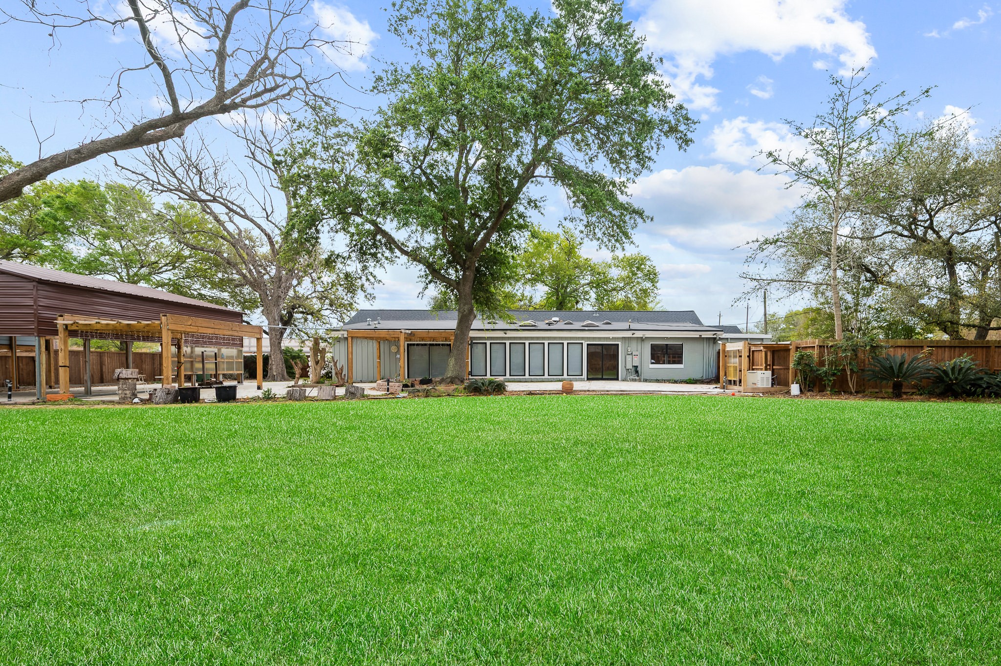 2111 N Galveston Avenue Property Photo 5