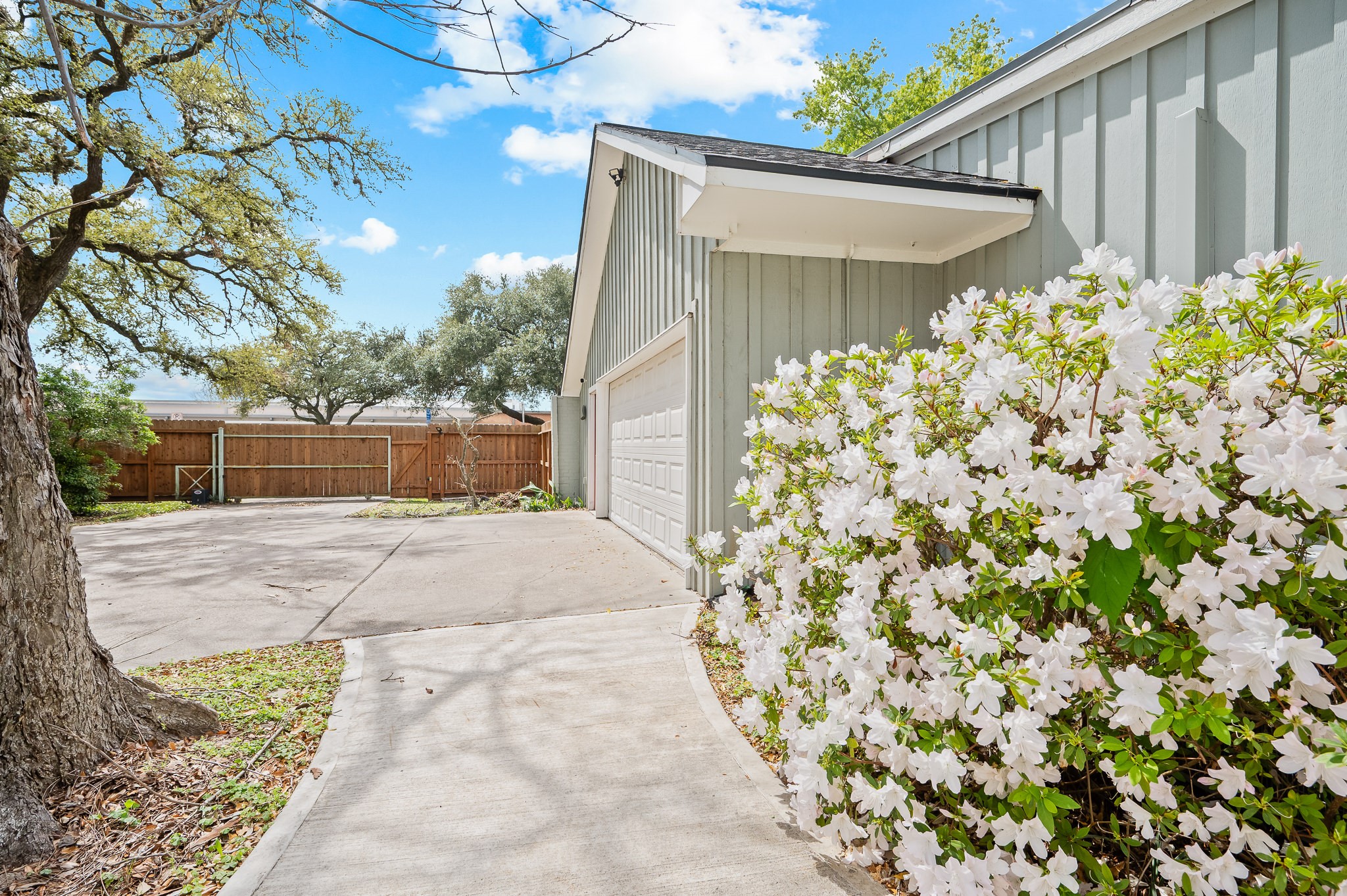 2111 N Galveston Avenue Property Photo 7