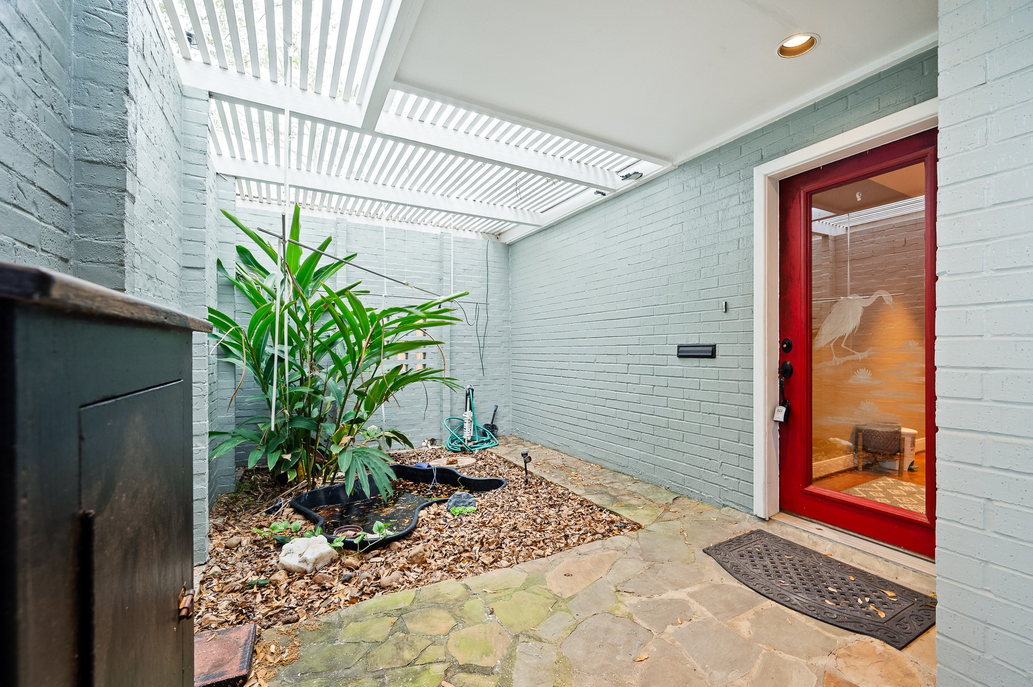 2111 N Galveston Avenue Property Photo 8