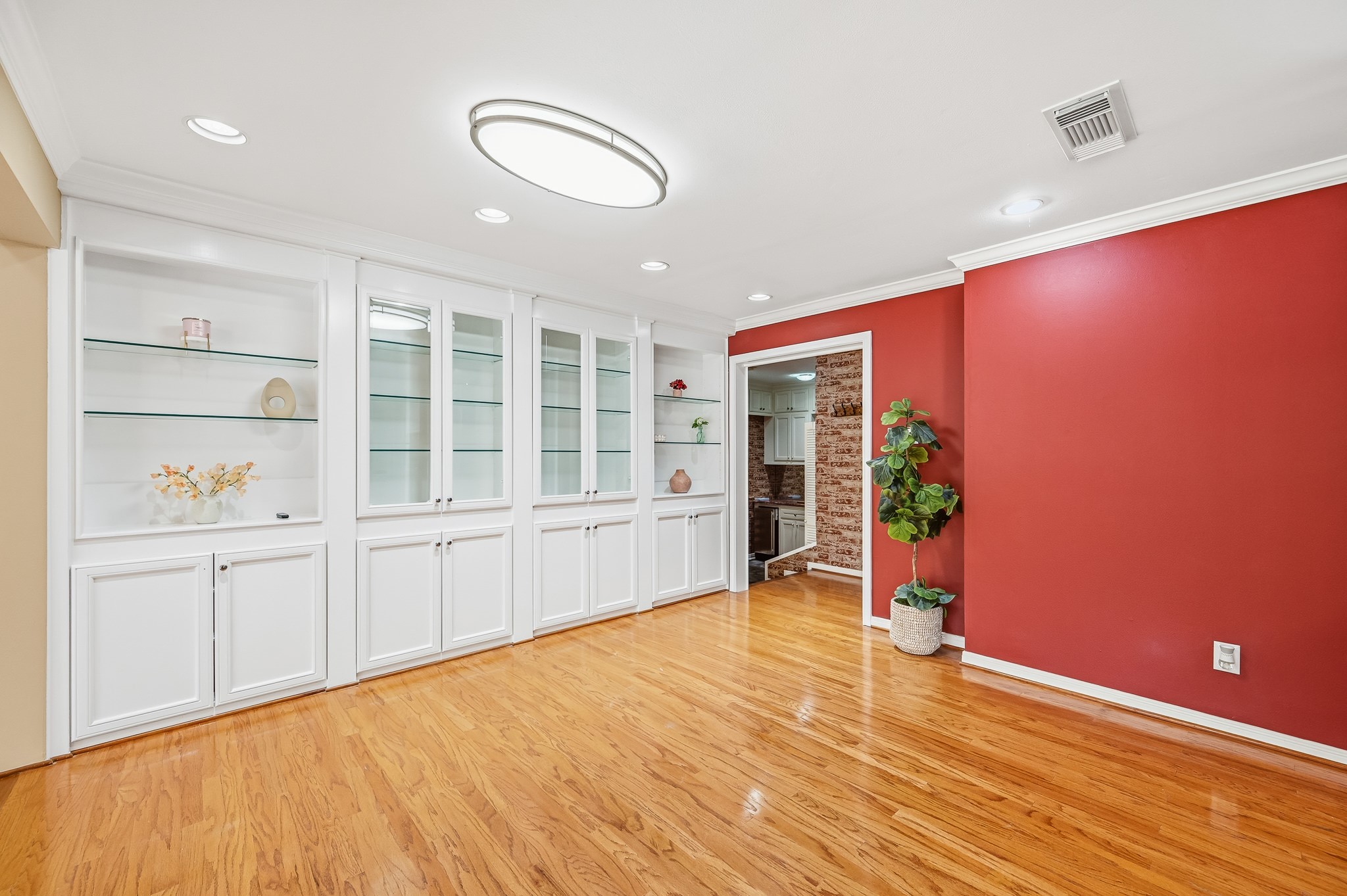 2111 N Galveston Avenue Property Photo 15