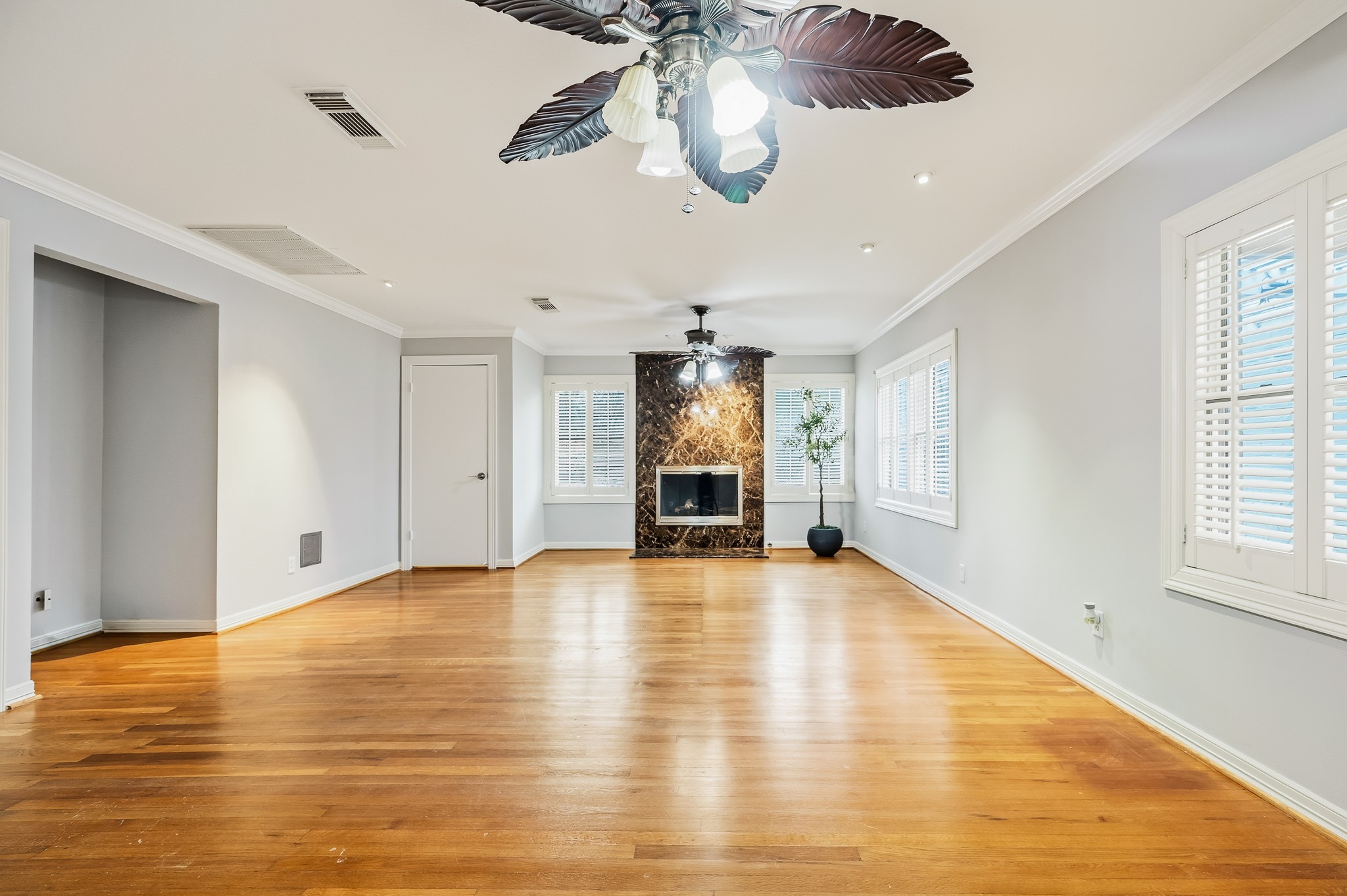2111 N Galveston Avenue Property Photo 17
