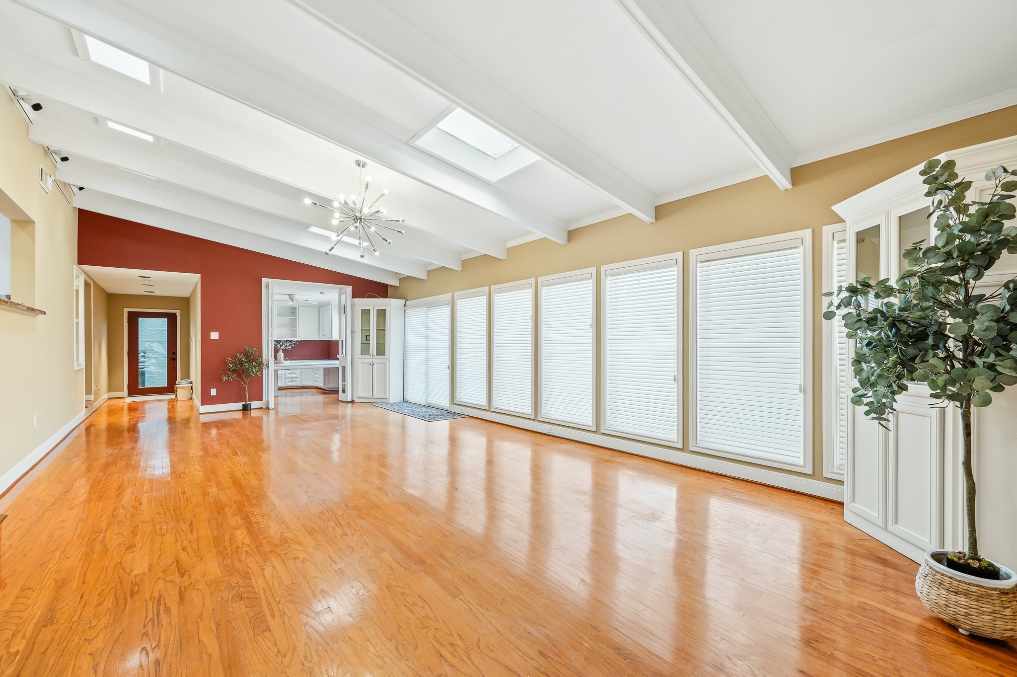 2111 N Galveston Avenue Property Photo 22