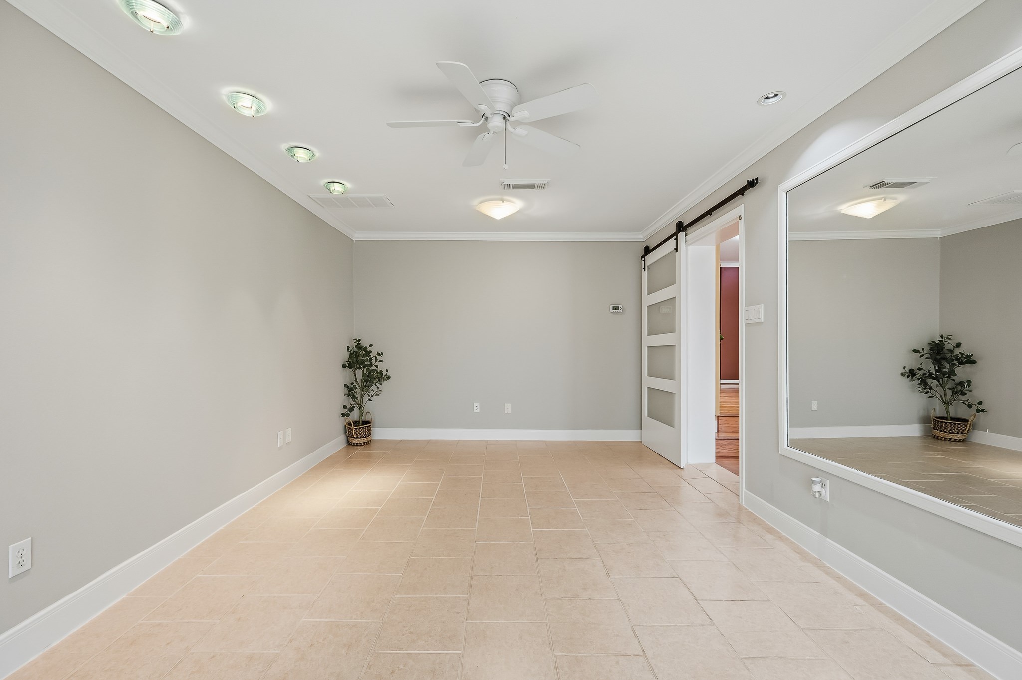 2111 N Galveston Avenue Property Photo 25