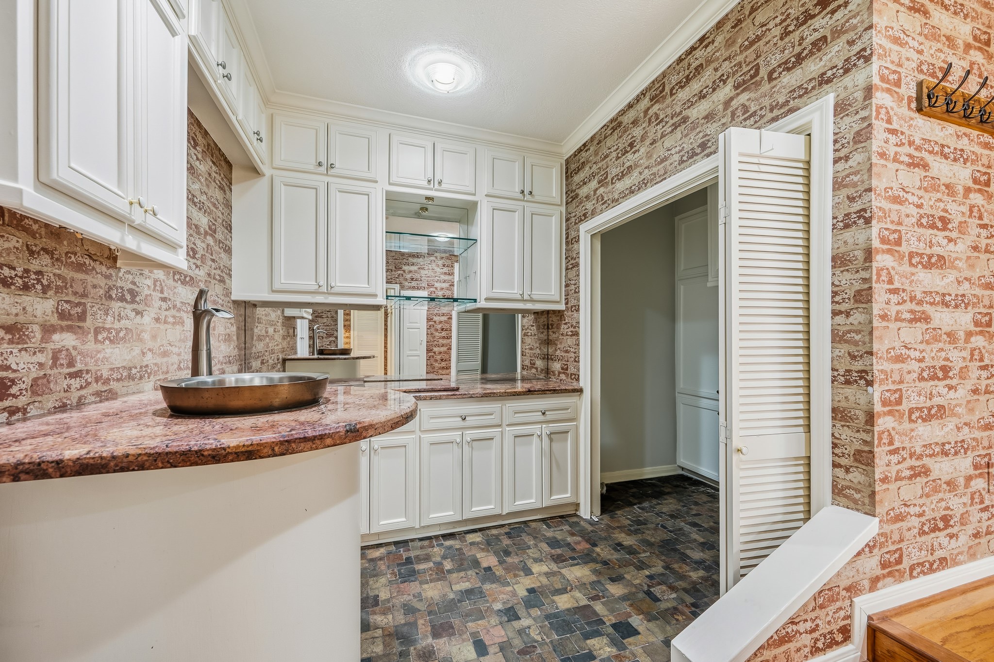 2111 N Galveston Avenue Property Photo 38
