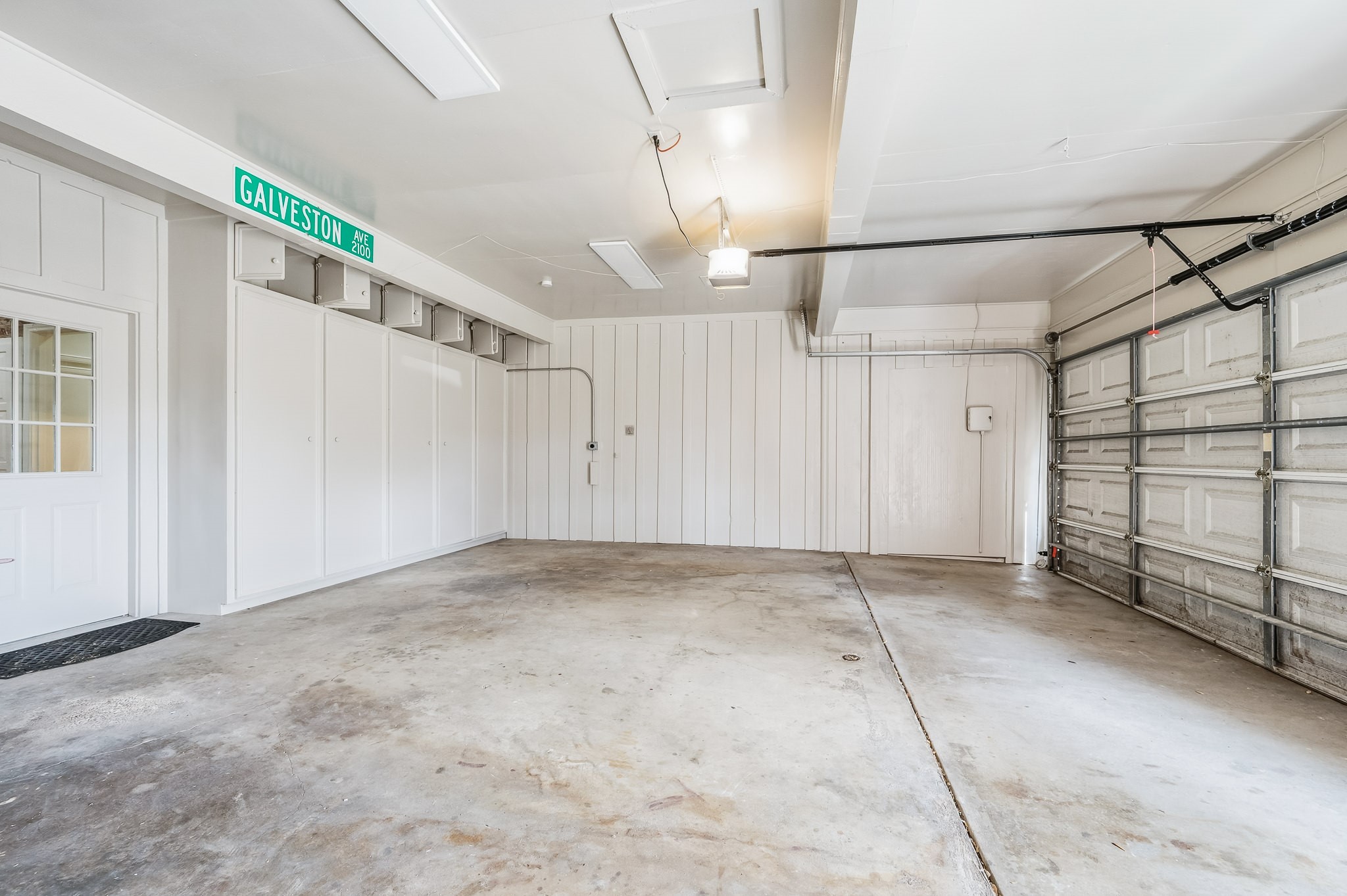 2111 N Galveston Avenue Property Photo 40