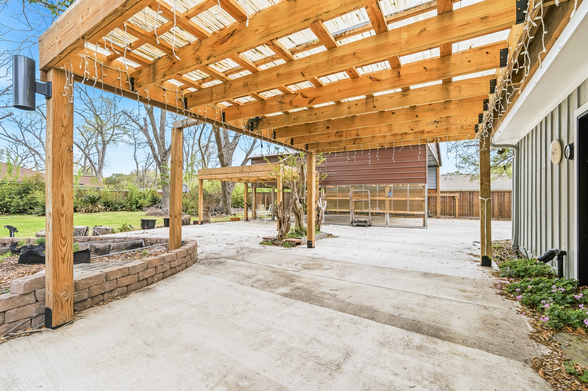 2111 N Galveston Avenue Property Photo 43